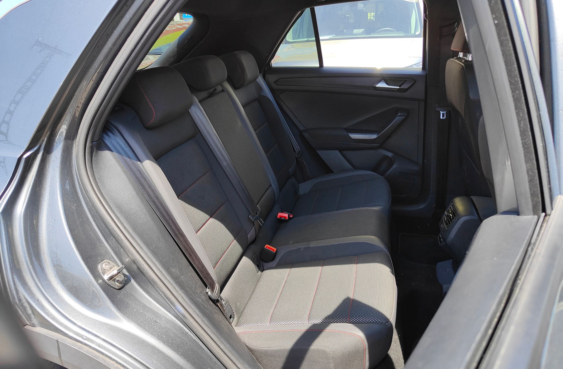 Volkswagen T-Roc Sport 1.5 TSI DSG - foto 17