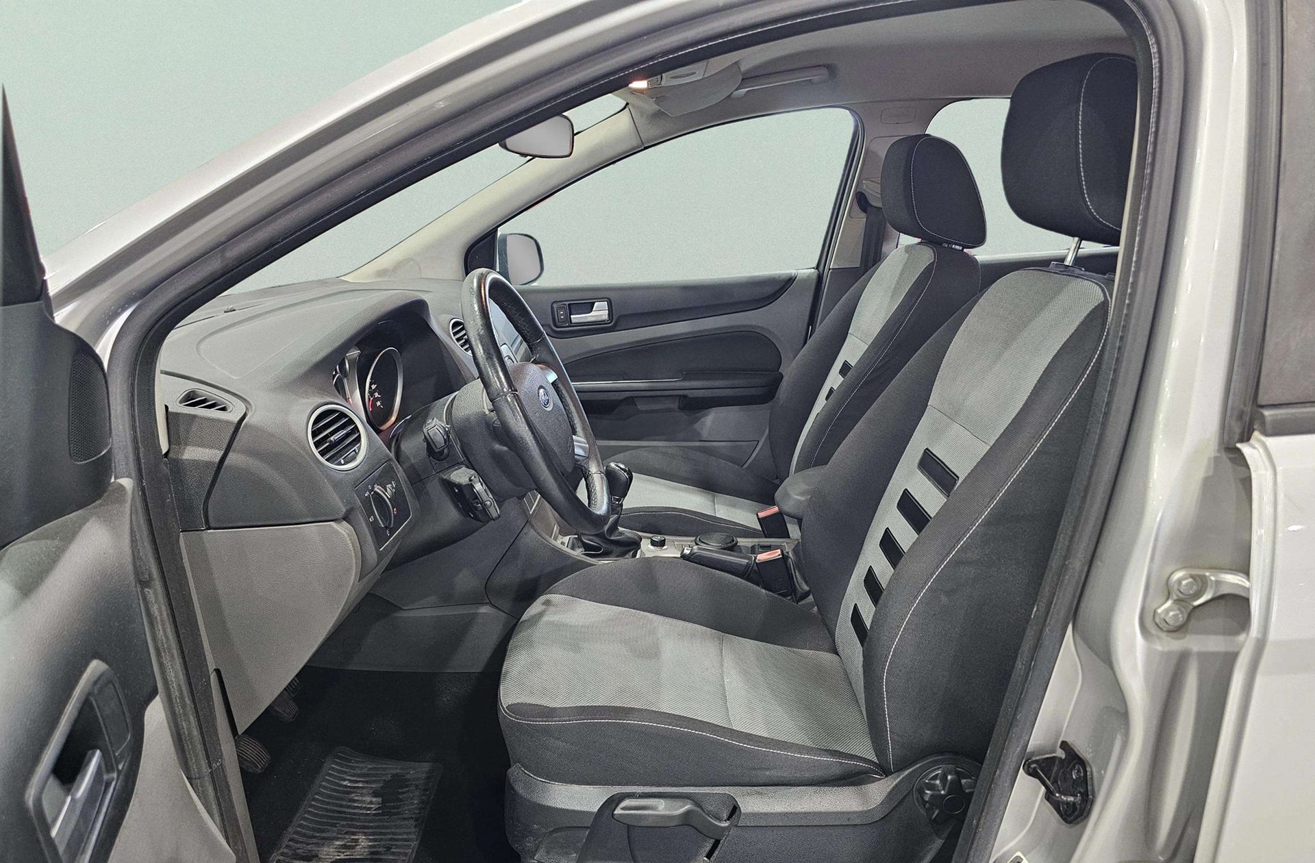 Ford Focus 1.6 TDCi Trend - foto 8