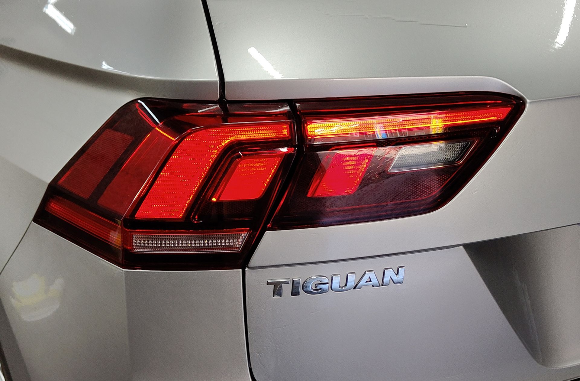 Volkswagen Tiguan Advance 2.0 TDI DSG - foto 22
