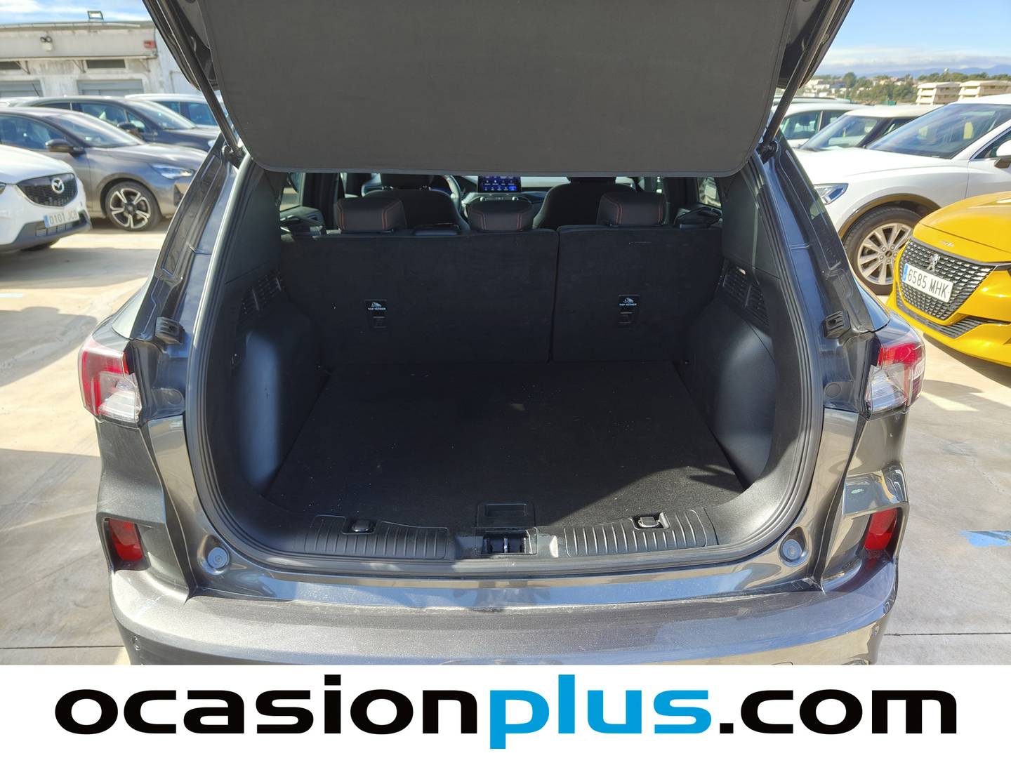 Foto Ford Kuga Ford Kuga 1.5 EcoBlue ST-Line Auto  (120 CV)