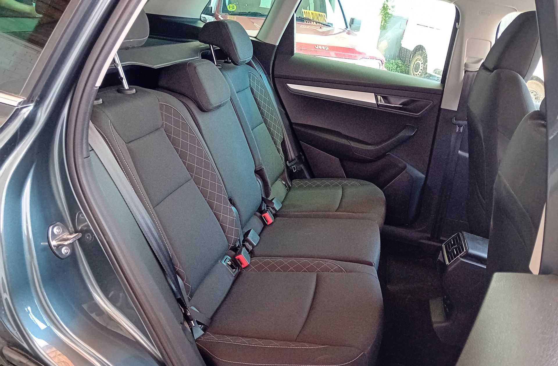Škoda Karoq 1.0 TSI Like - foto 12