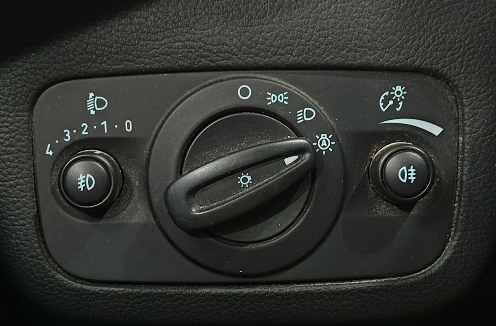 Ford Kuga 1.6 EcoBoost 4x2 Trend - foto 17