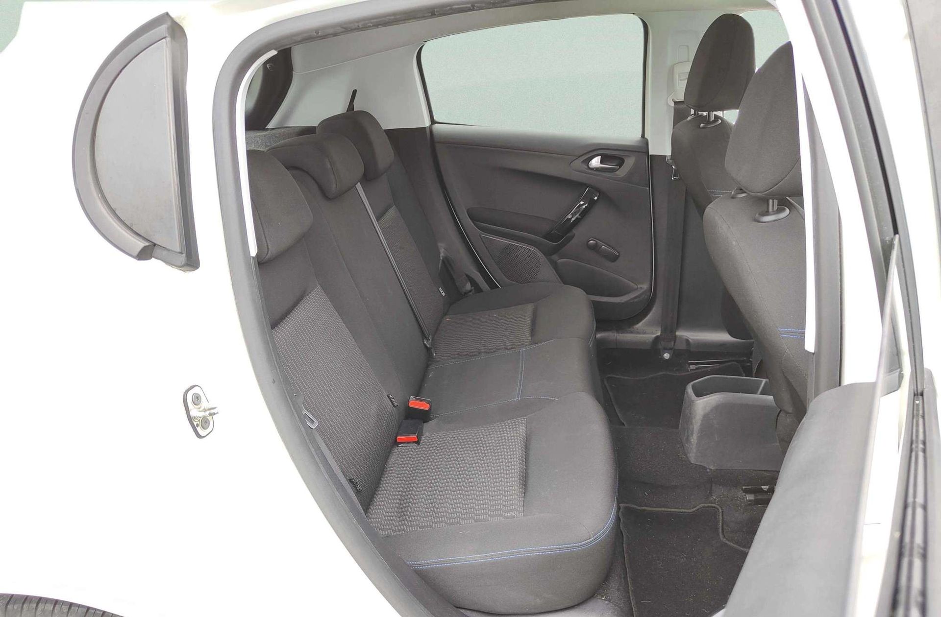 Peugeot 208 PureTech Signature - foto 16