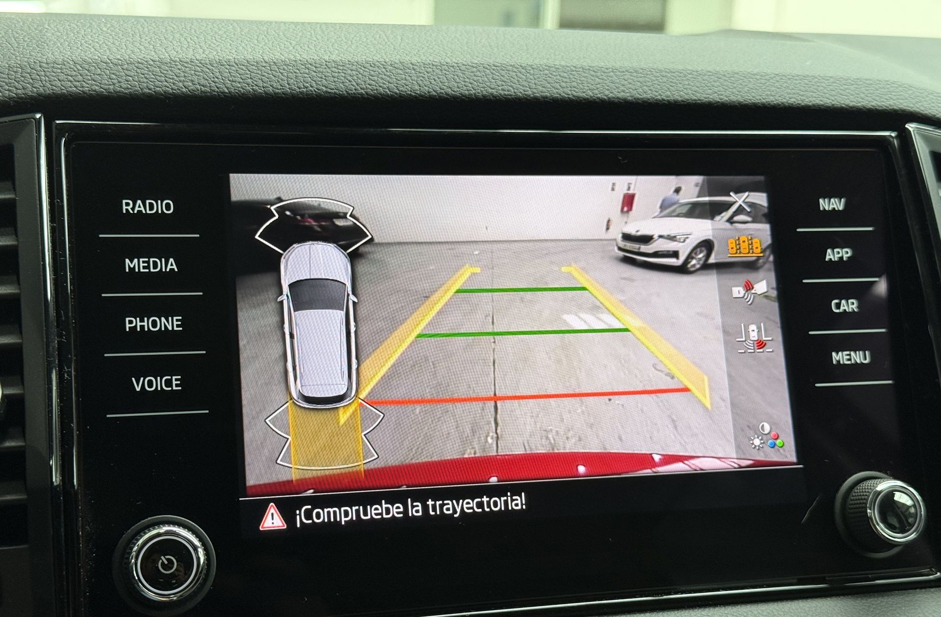 Škoda Karoq 1.0 TSI Selection - foto 7
