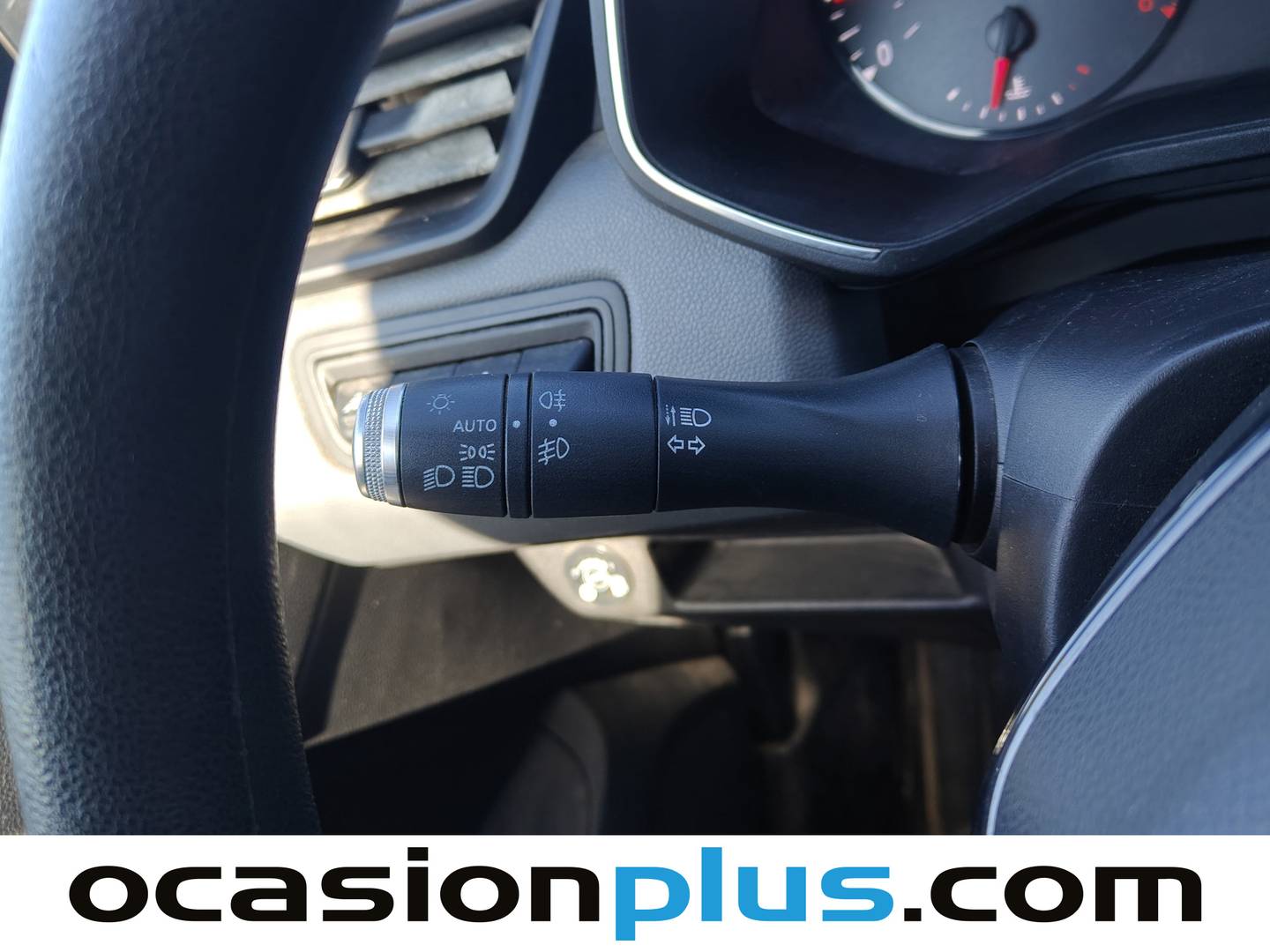 Equipamiento del Renault Clio Renault Clio Business TCe (100 CV) GLP