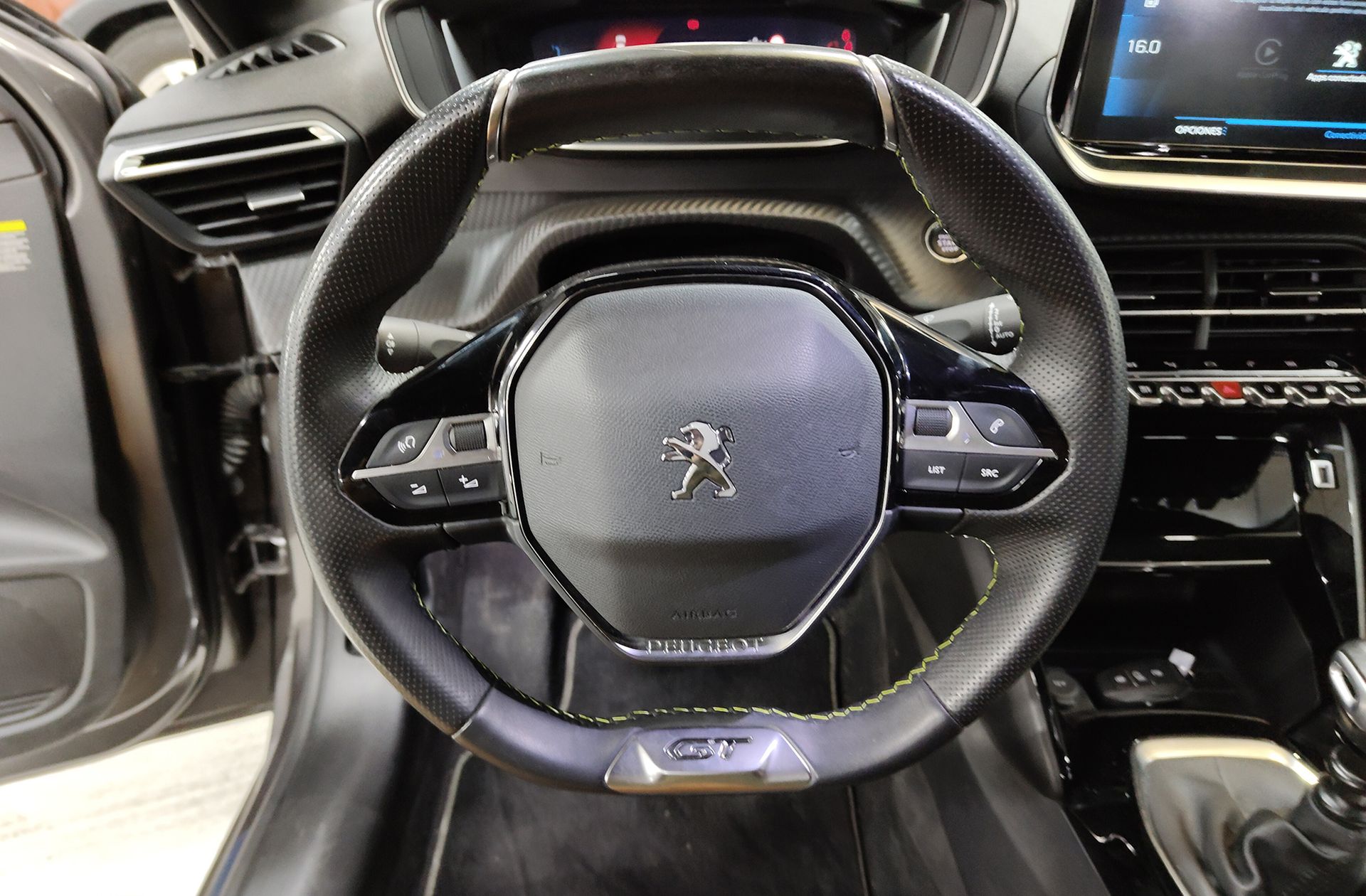 Peugeot 208 BlueHDi 100 GT - foto 28