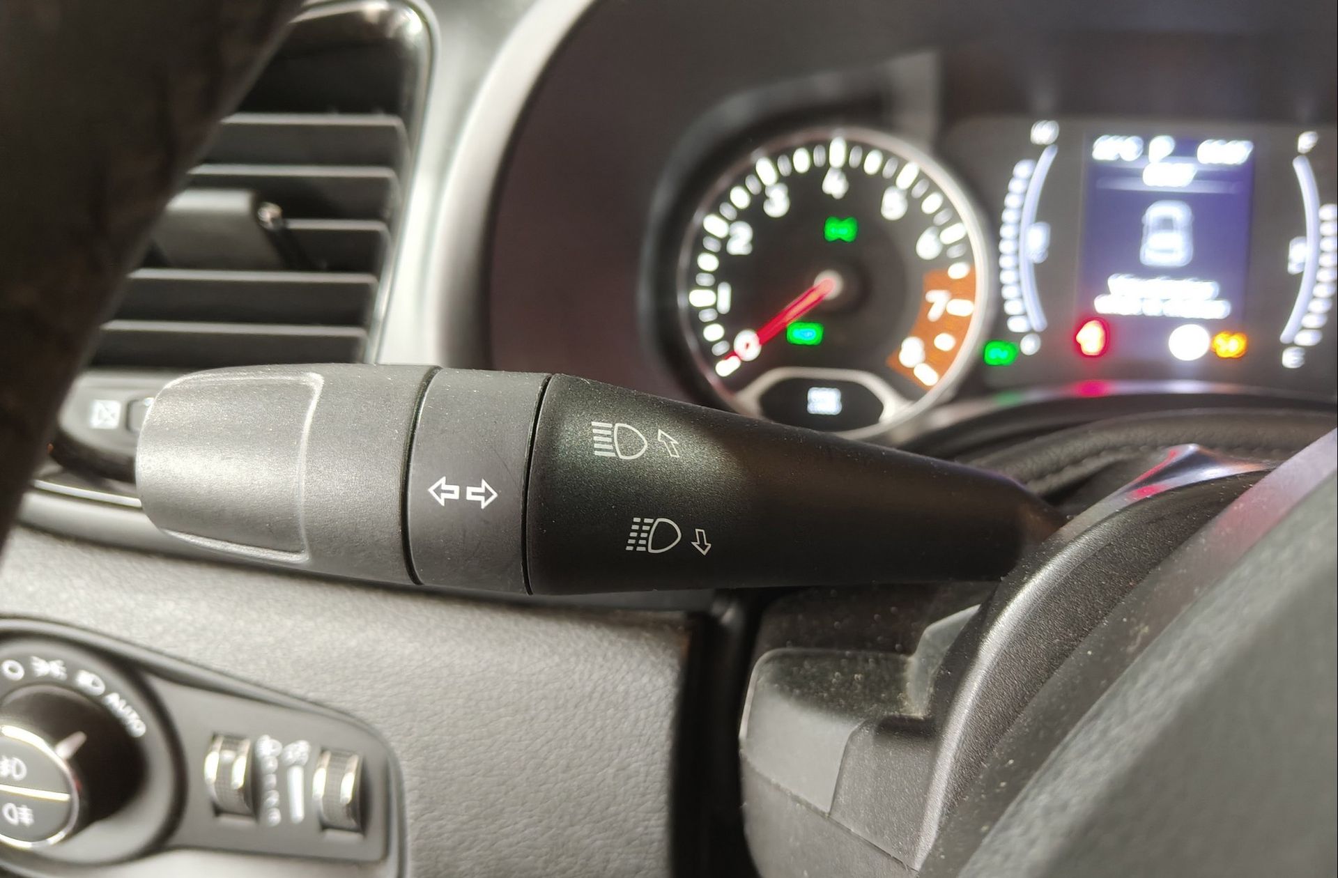 Jeep Renegade eHybrid Night Eagle ATX - foto 18