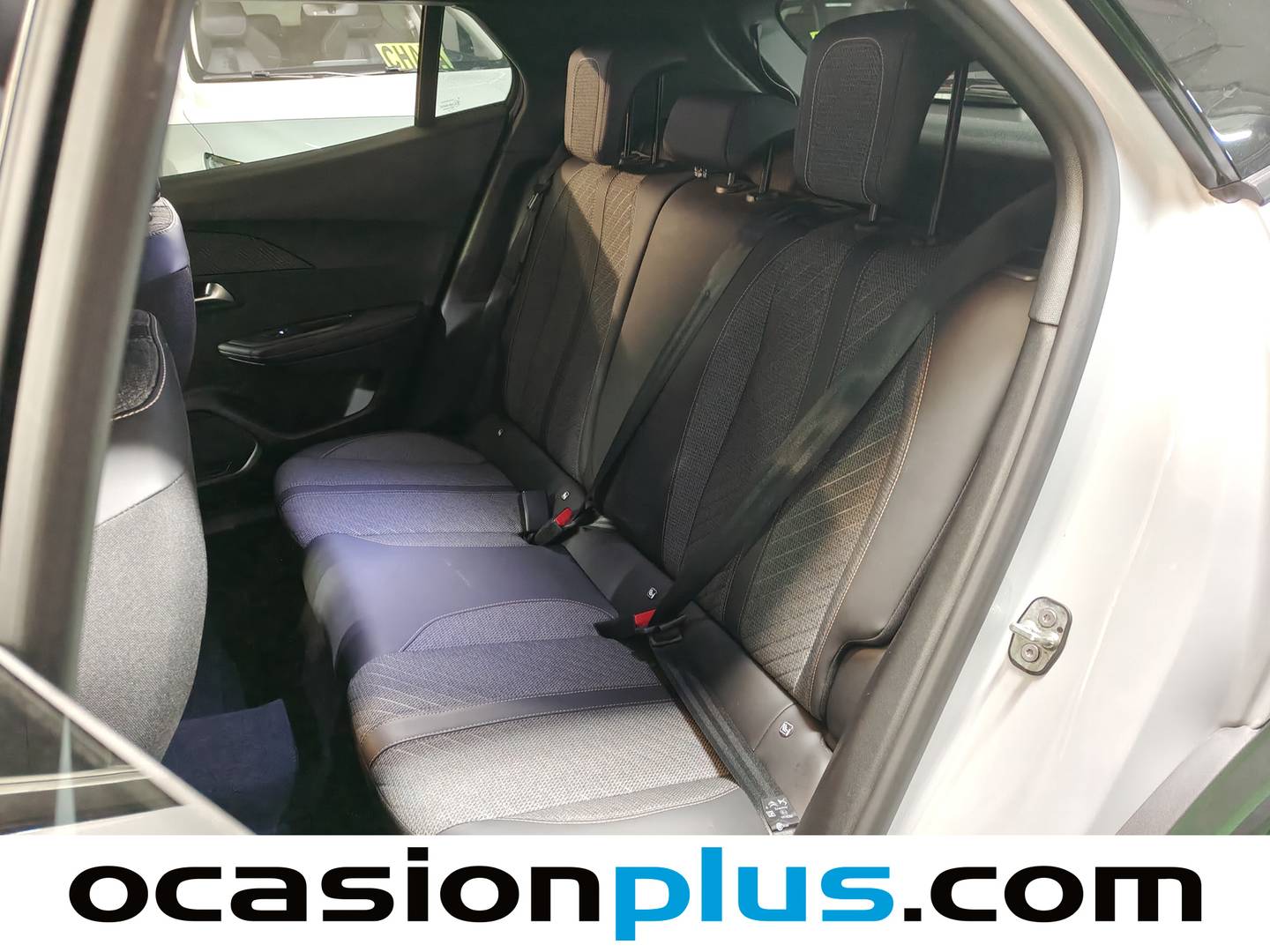 Foto Peugeot 2008 Peugeot 2008 Allure Hybrid eDCS6 (136 CV)