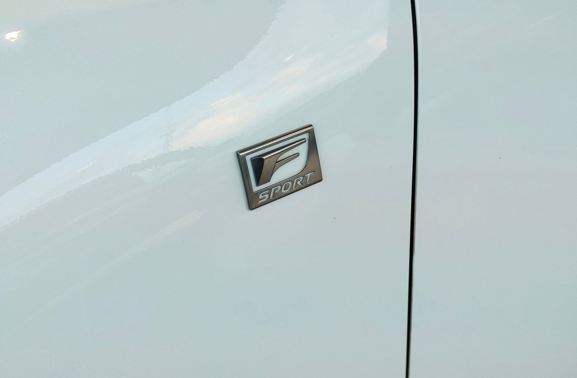 Lexus IS 300h F-Sport - foto 5