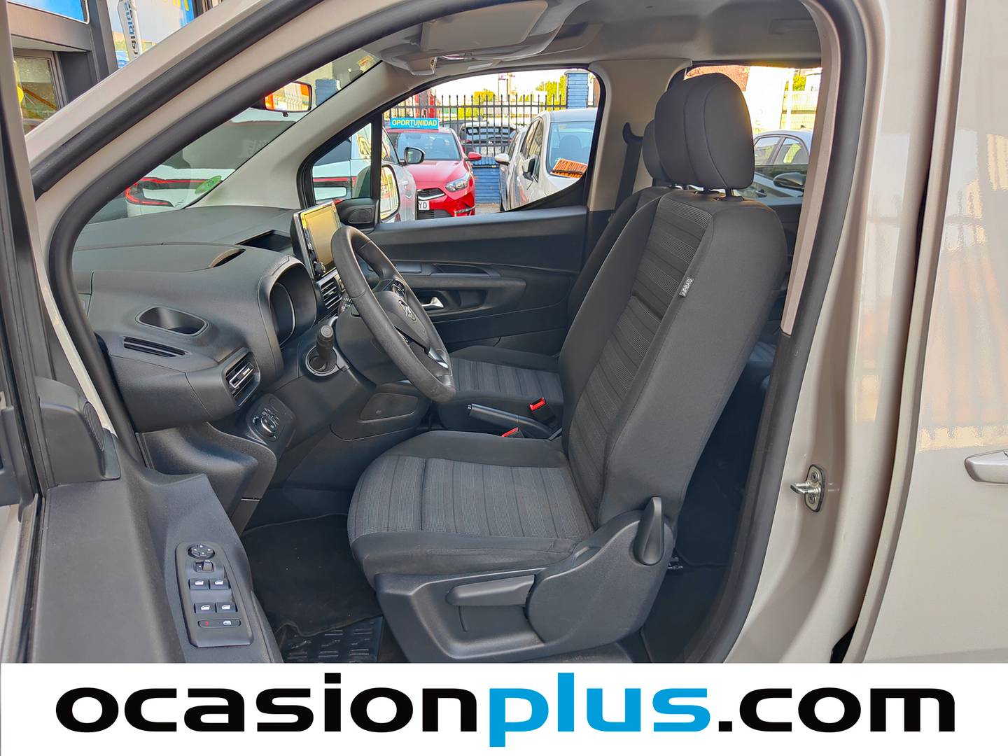 Foto asientos delanteros Opel Combo Life Opel Combo Life 1.5 TD S&S Selective L (100 CV)