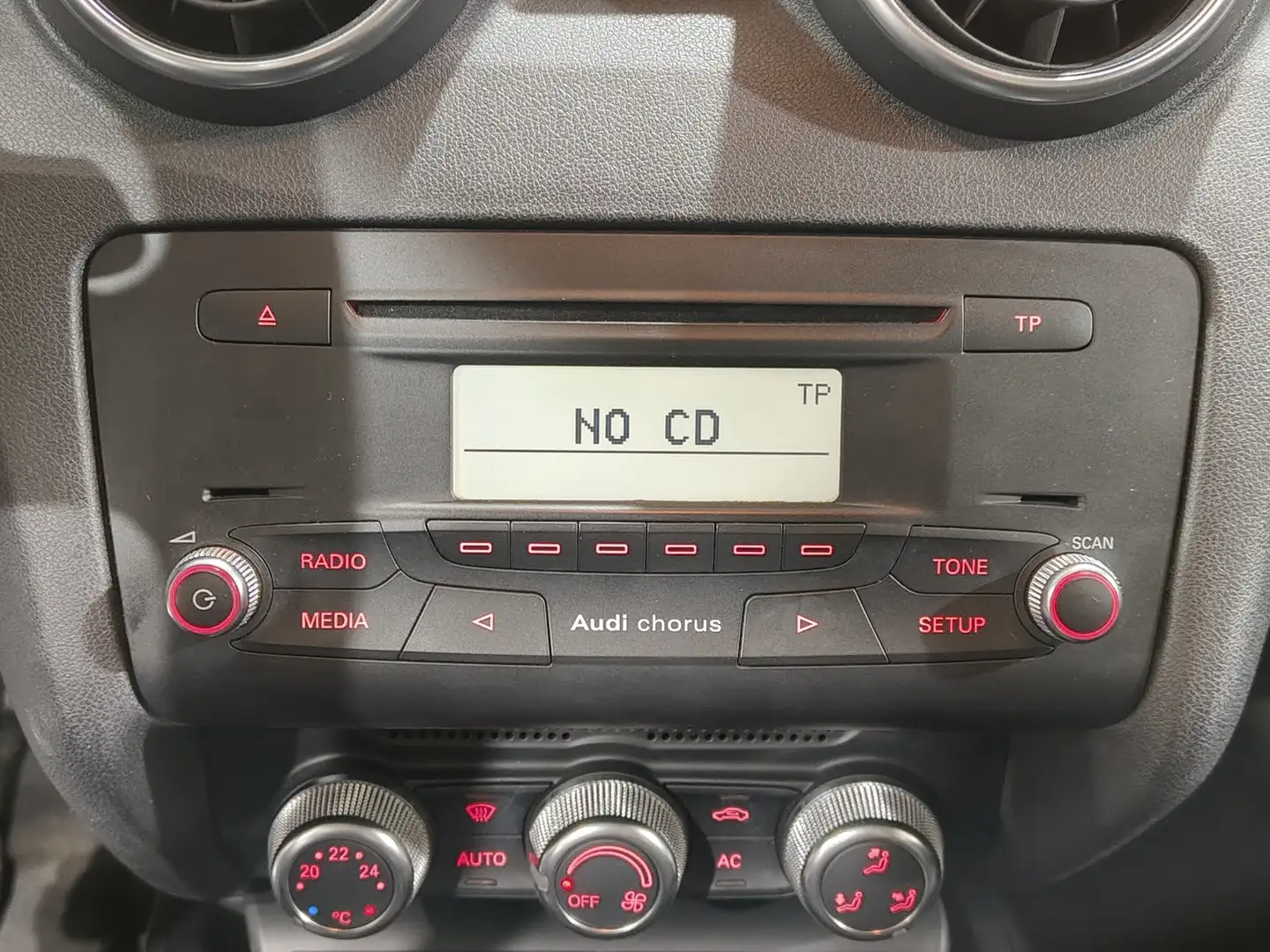 Foto Audi A1 Audi A1 Attraction 1.6 TDI (105 CV)