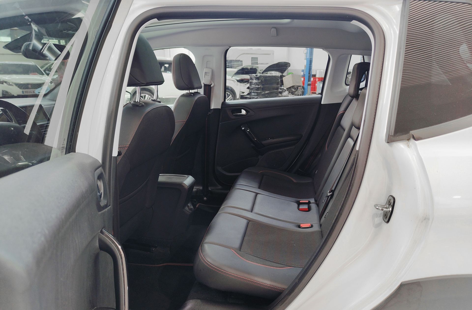 Peugeot 2008 BlueHDi 120 GT Line - foto 14