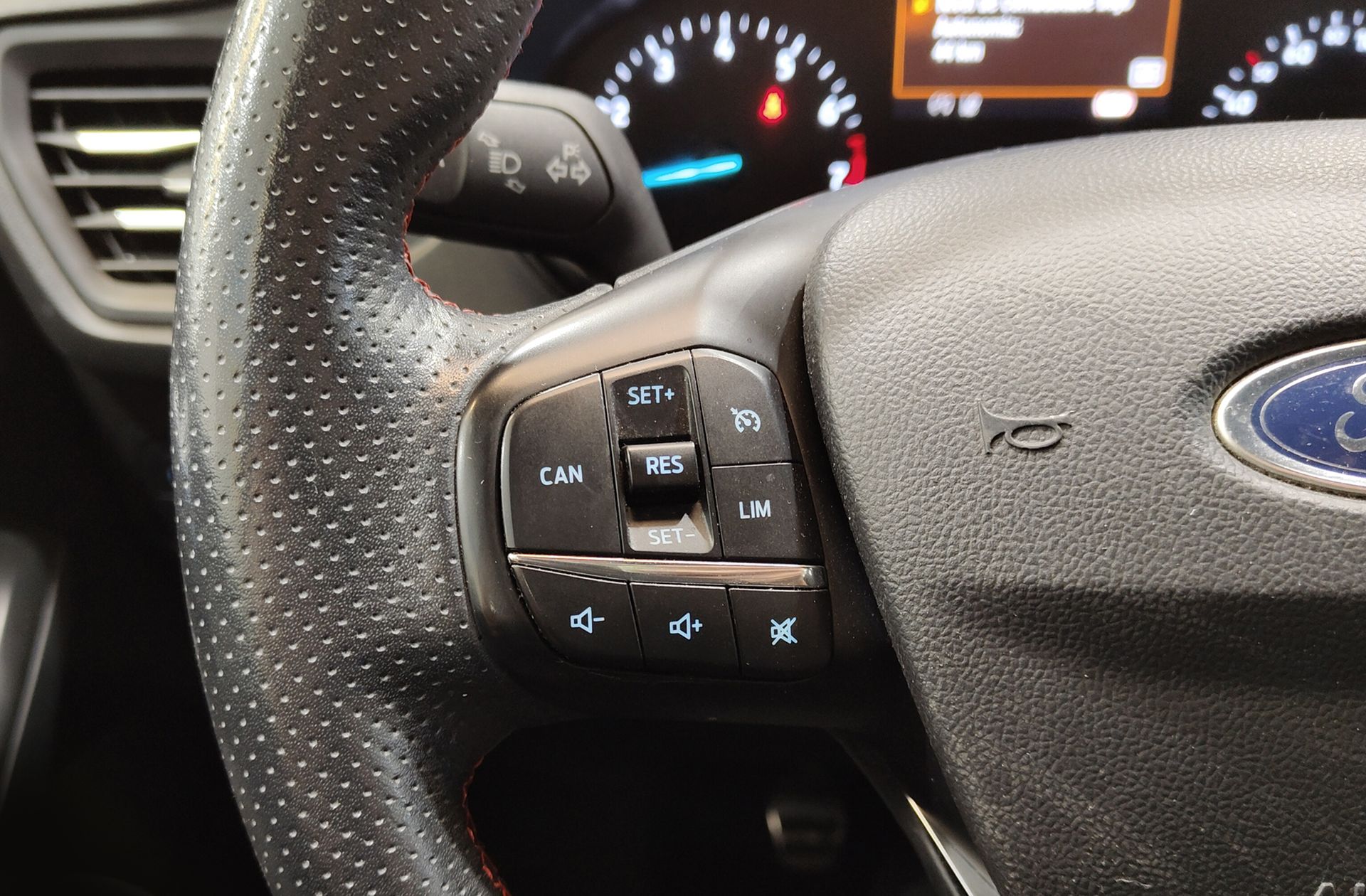 Ford Focus SportBreak 1.0 EcoBoost ST-Line - foto 26