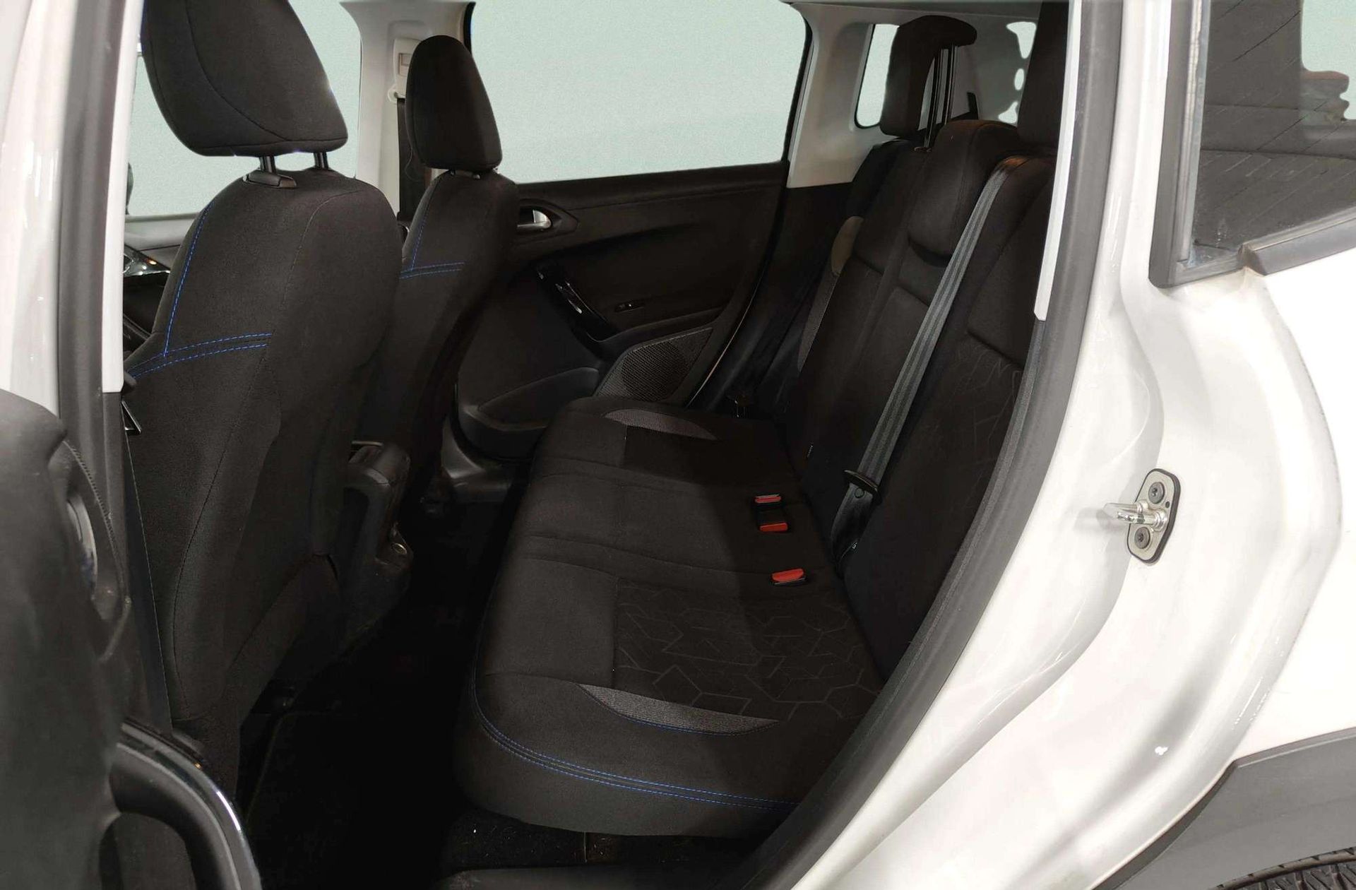 Peugeot 2008 PureTech 110 Signature - foto 11