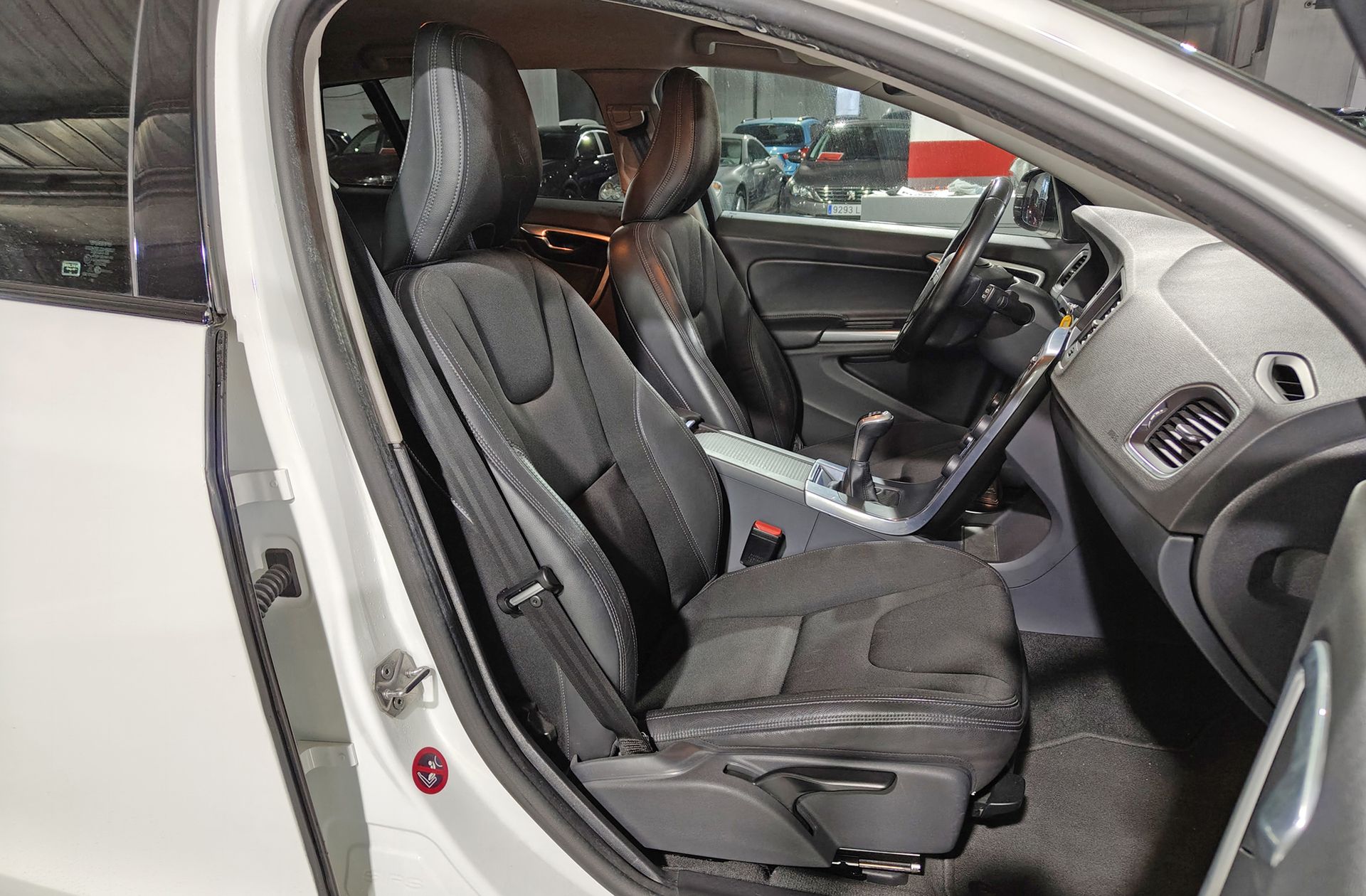 Volvo V60 Cross Country D3 Kinetic - foto 15