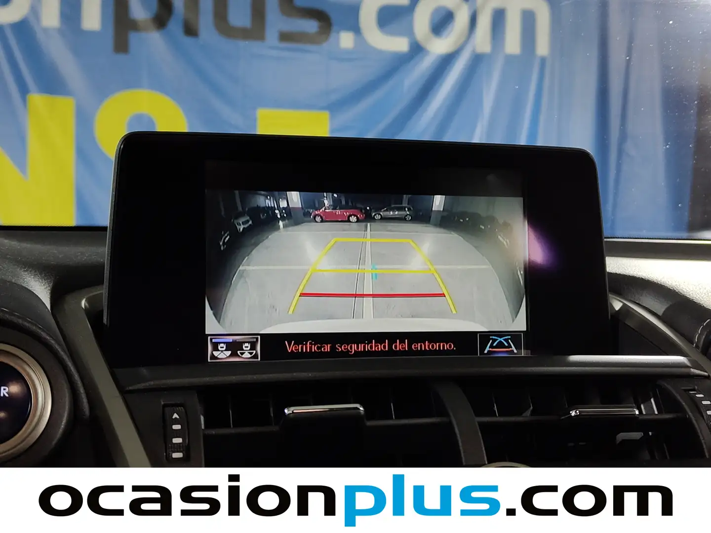 Foto Lexus NX Lexus NX 300h Business 2WD (197 CV)