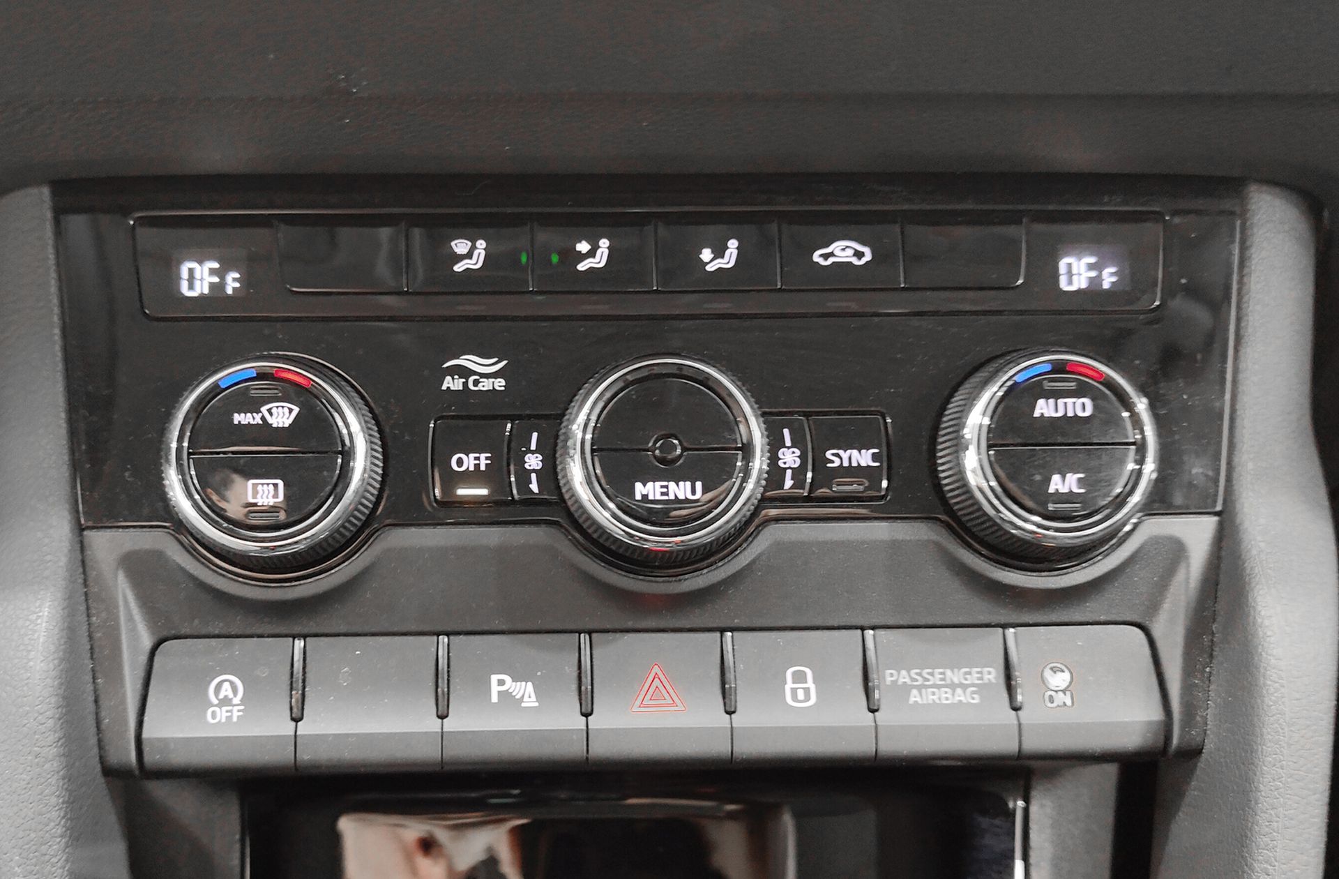 Škoda Karoq 2.0 TDI Selection - foto 28