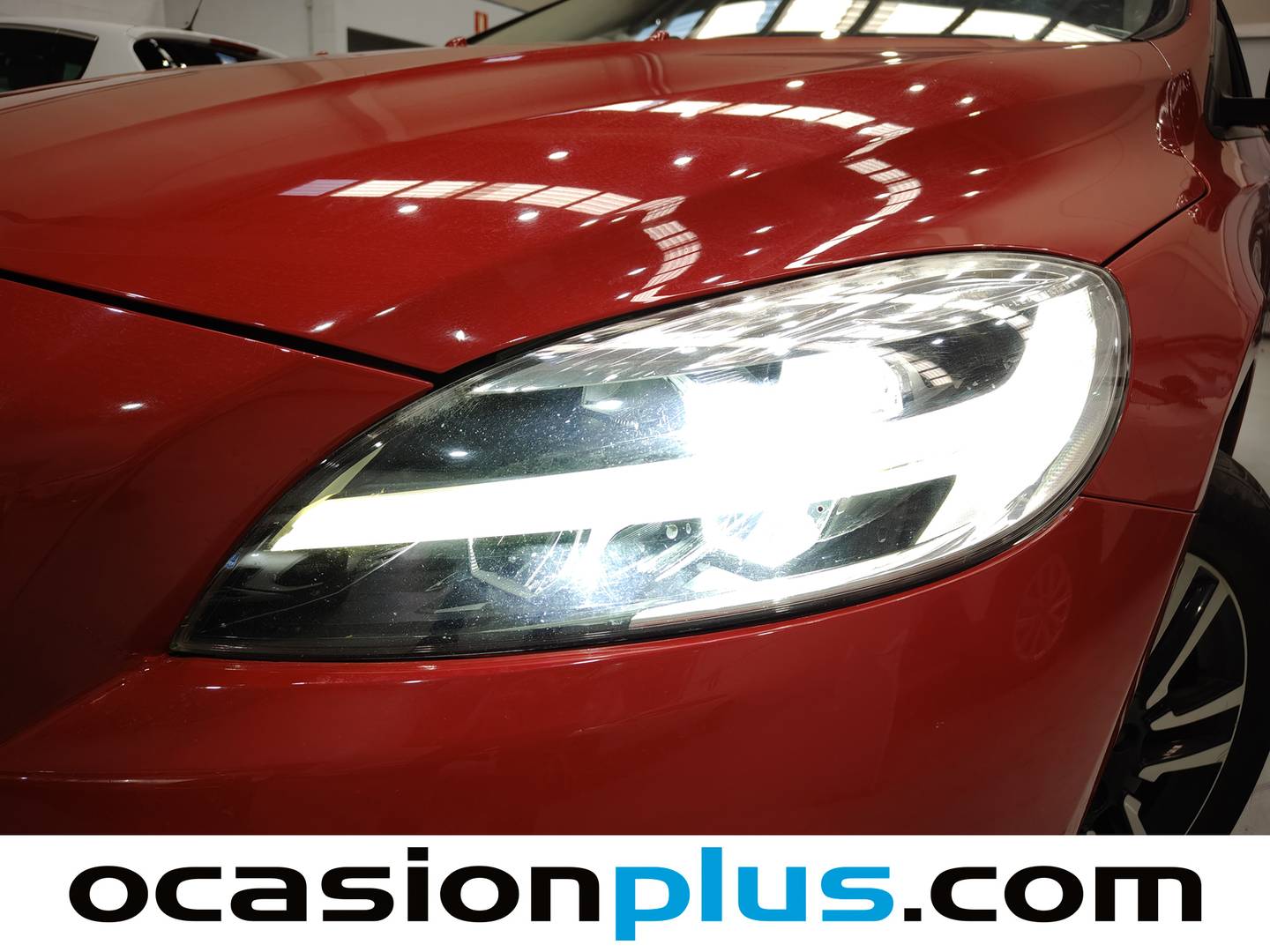 Equipamiento del Volvo V40 Cross Country Volvo V40 Cross Country D2 Momentum (120 CV)