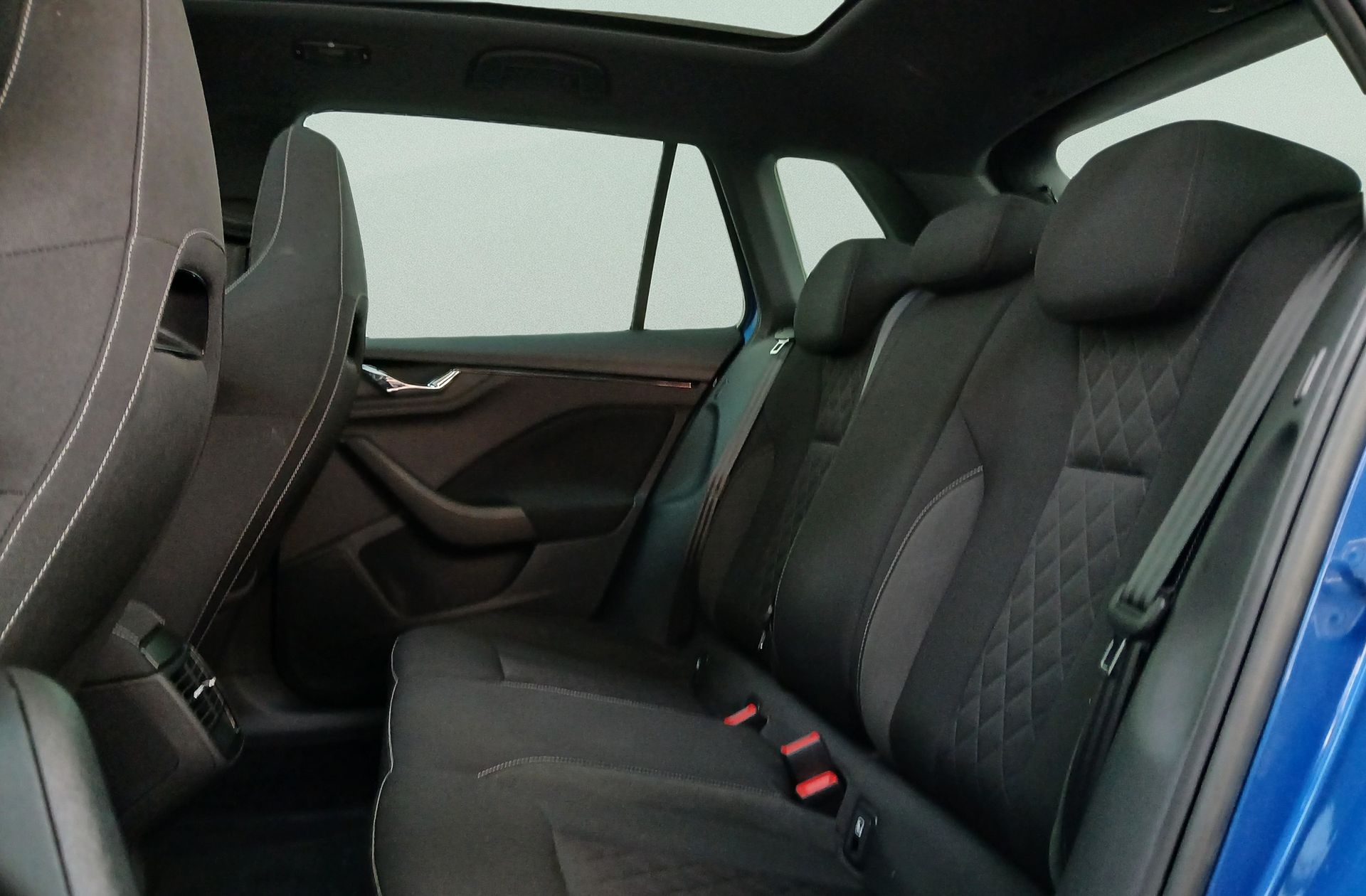 Škoda Kamiq 1.0 TSI Sport - foto 12