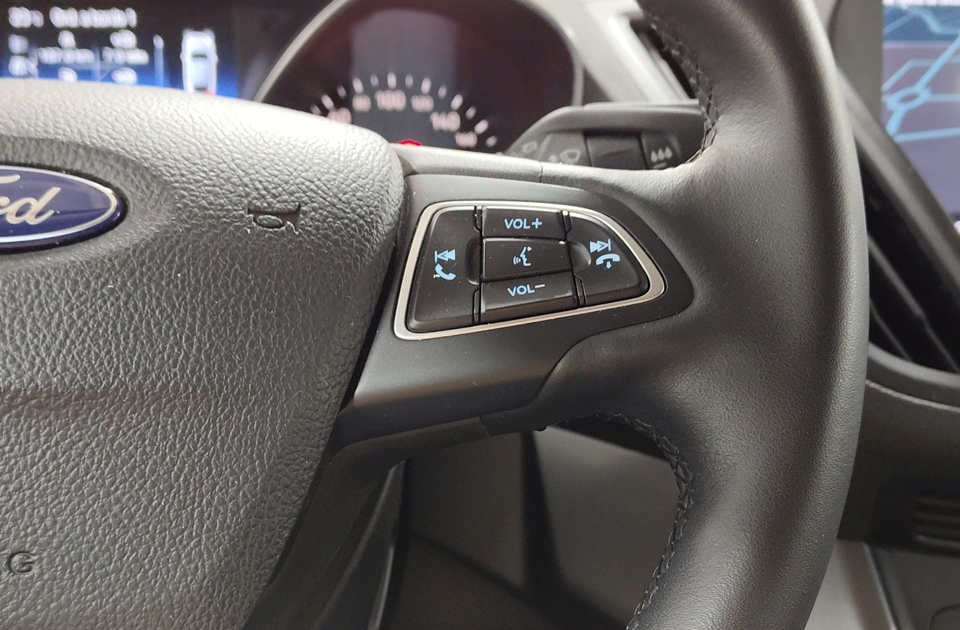 Ford Kuga 1.5 EcoBoost Trend+ 4x2 - foto 26