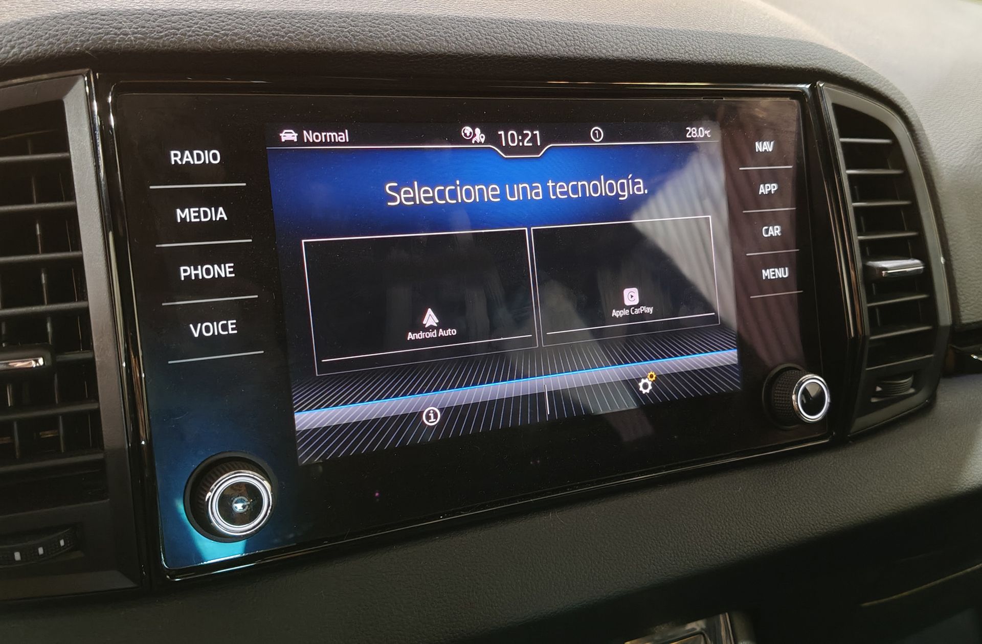 Škoda Karoq 1.5 TSI ACT Sportline DSG - foto 9