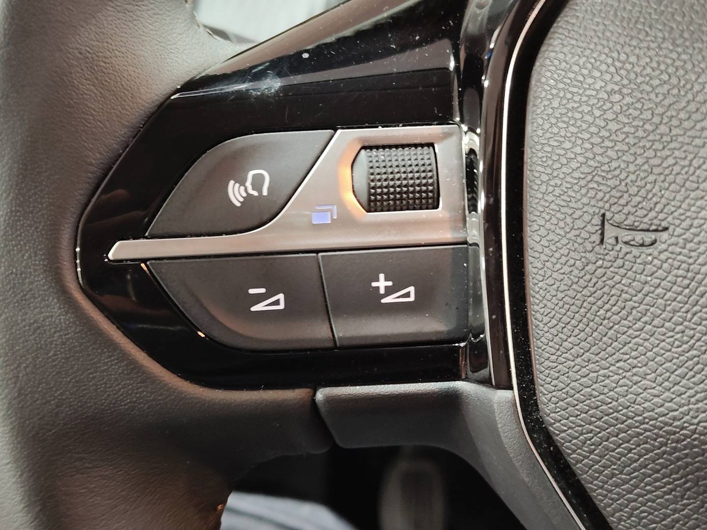 Foto Peugeot 208 Peugeot 208 PureTech 100 Allure  (100 CV)