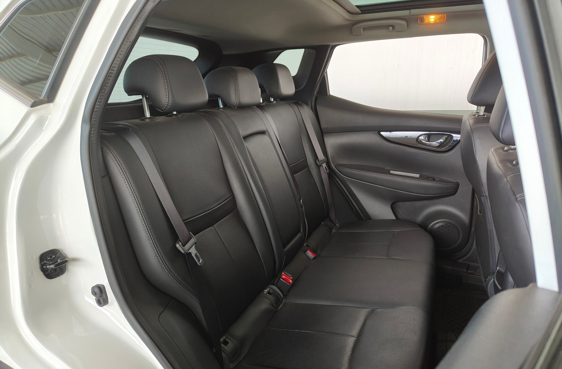 Nissan Qashqai 1.6 dCi Tekna Premium 4x2 - foto 16