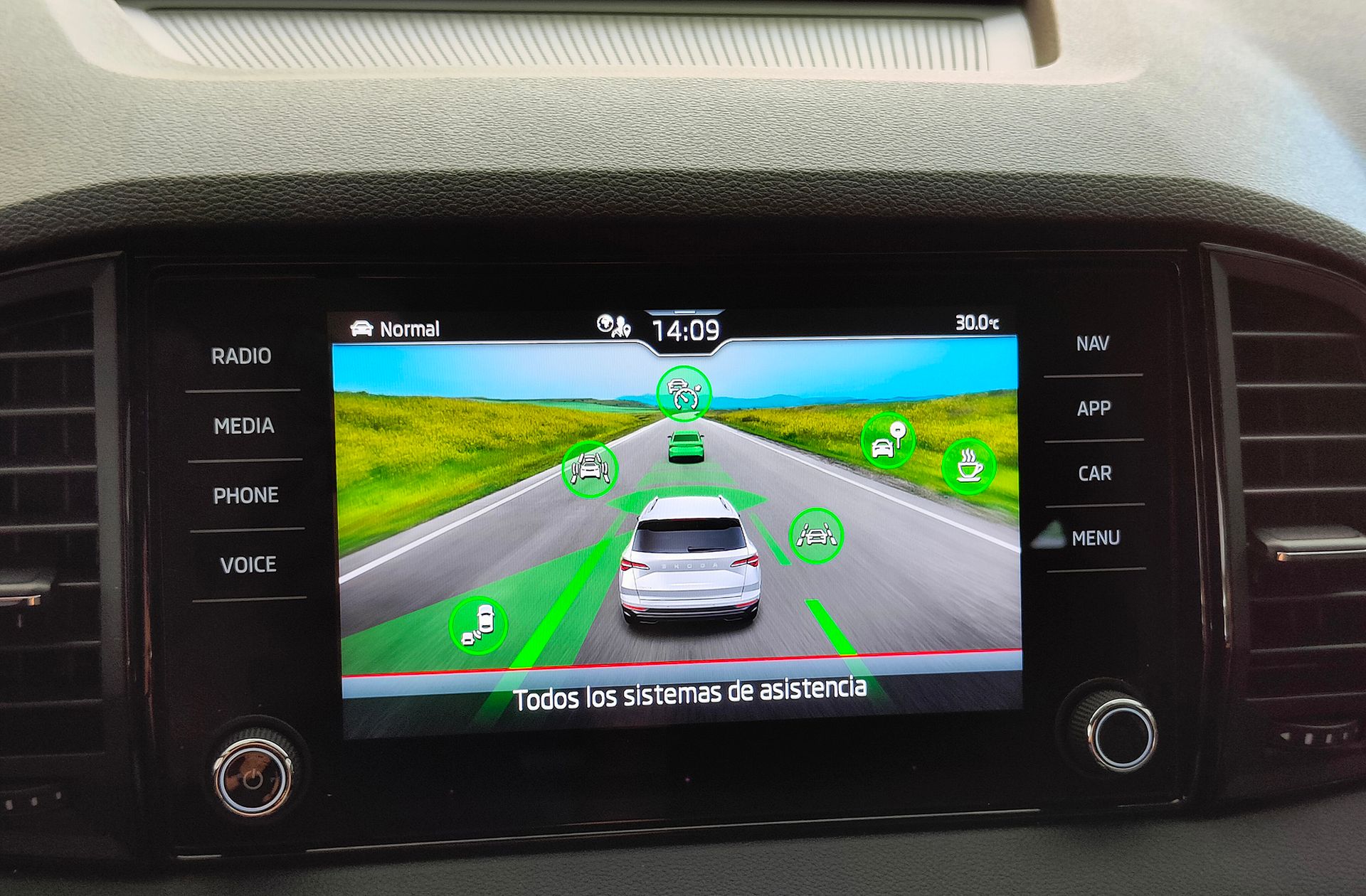 Škoda Karoq 1.5 TSI ACT Sportline DSG - foto 9