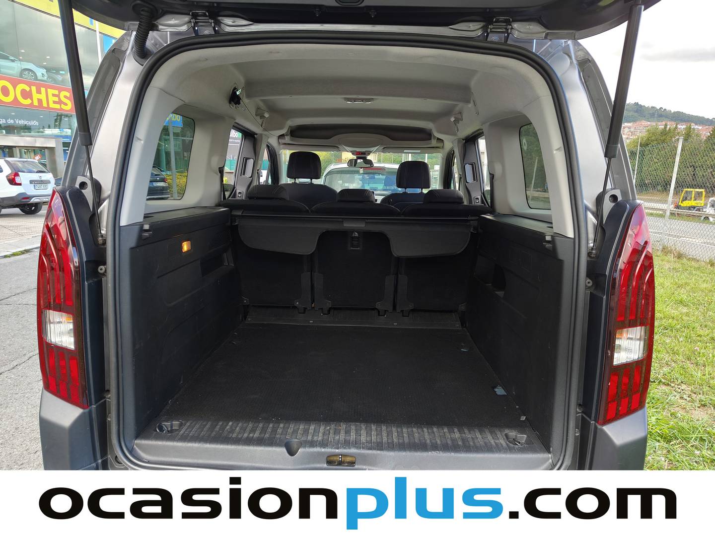 Foto Peugeot Rifter Peugeot Rifter PureTech 130 GT Long EAT8 (130 CV)