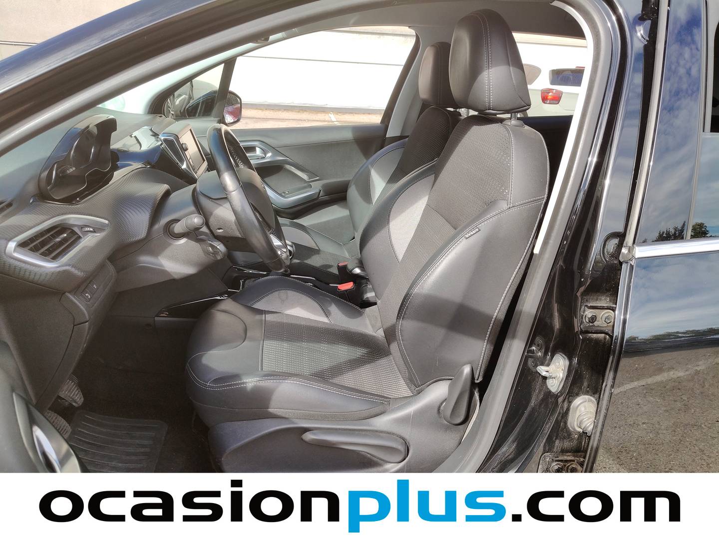 Foto asientos delanteros Peugeot 2008 Peugeot 2008 PureTech 130 S&S Allure (130 CV)