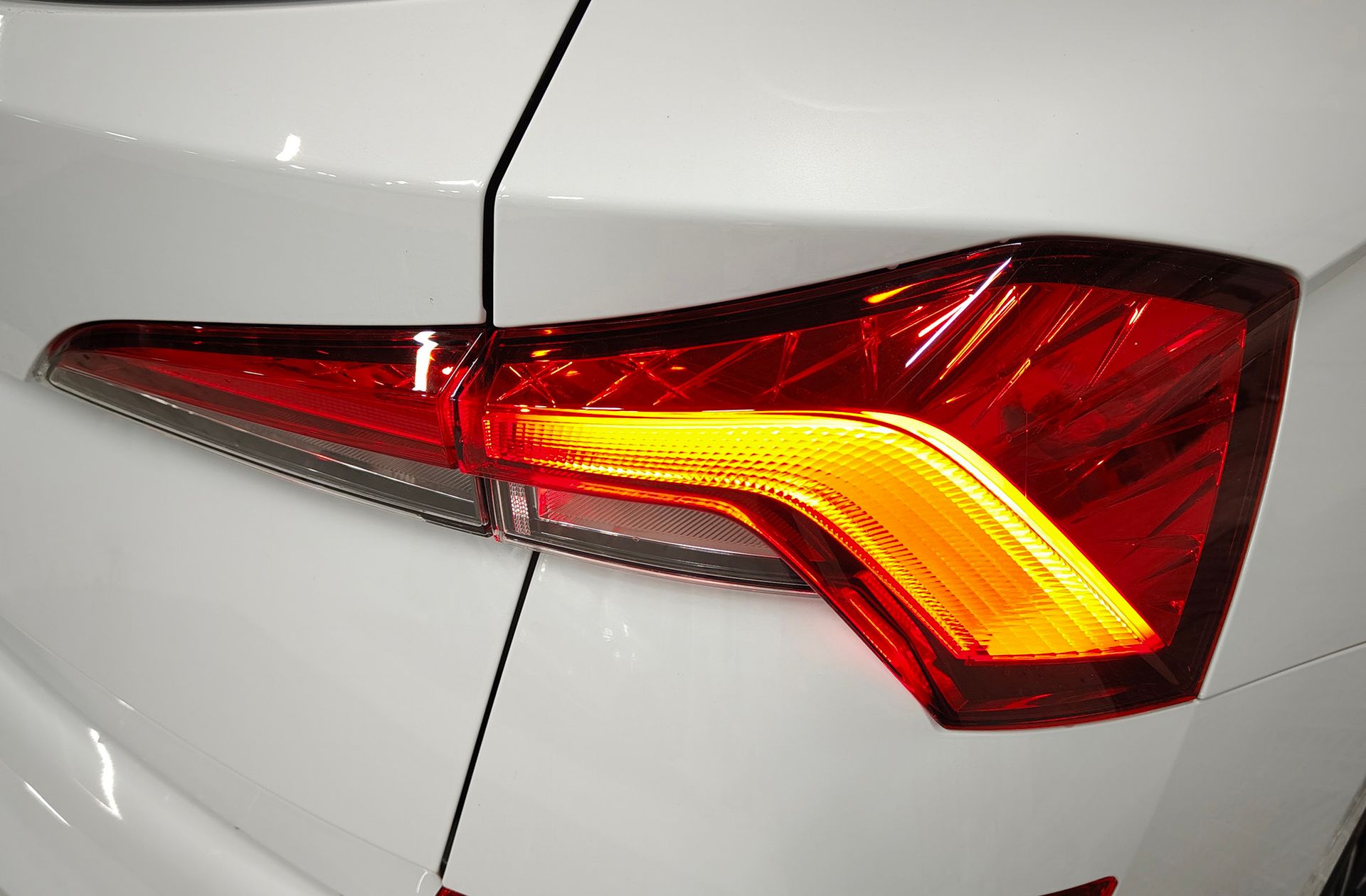 Škoda Kamiq 1.0 TSI Selection DSG - foto 18
