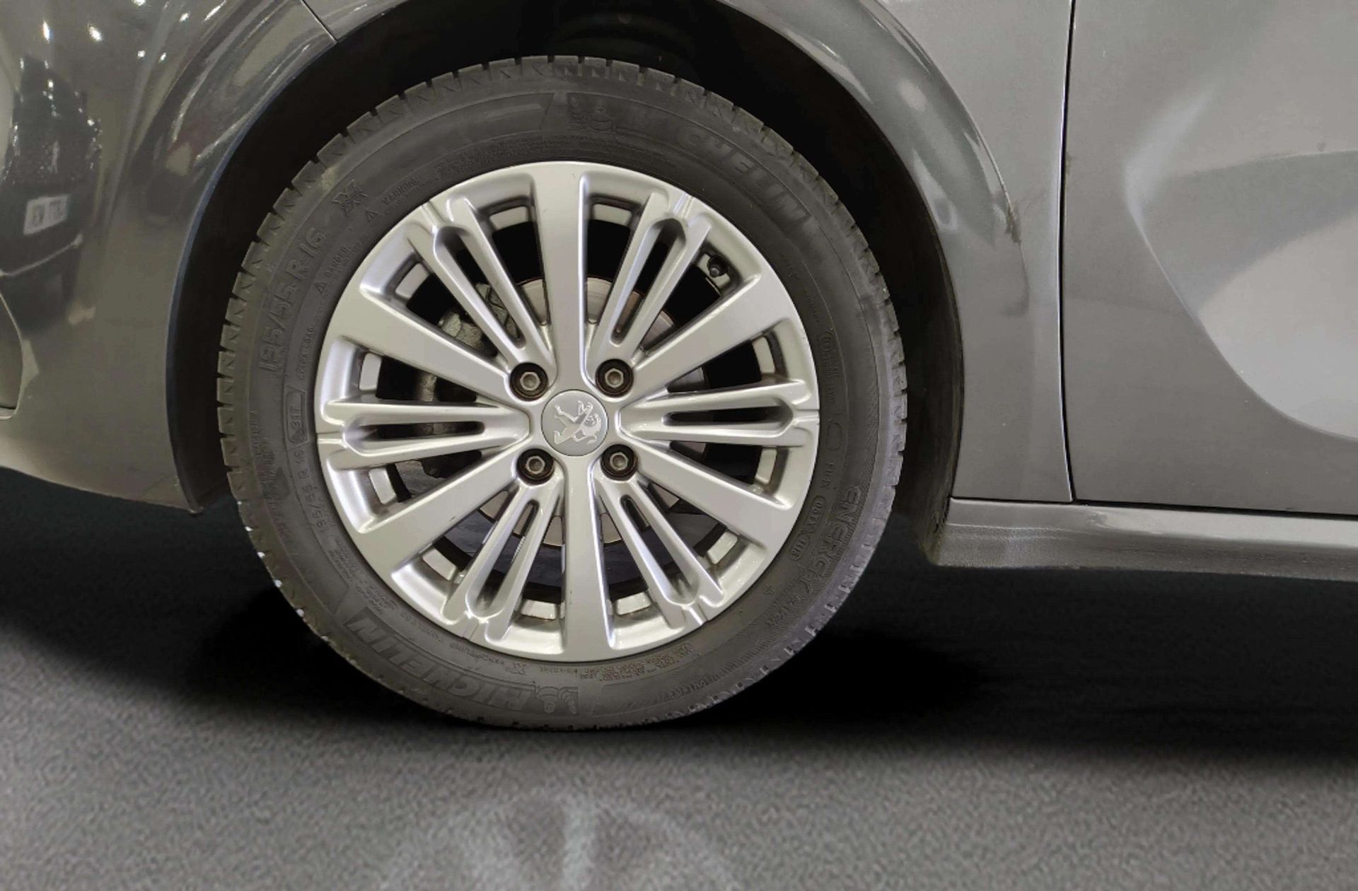Peugeot 208 PureTech 82 Style - foto 31
