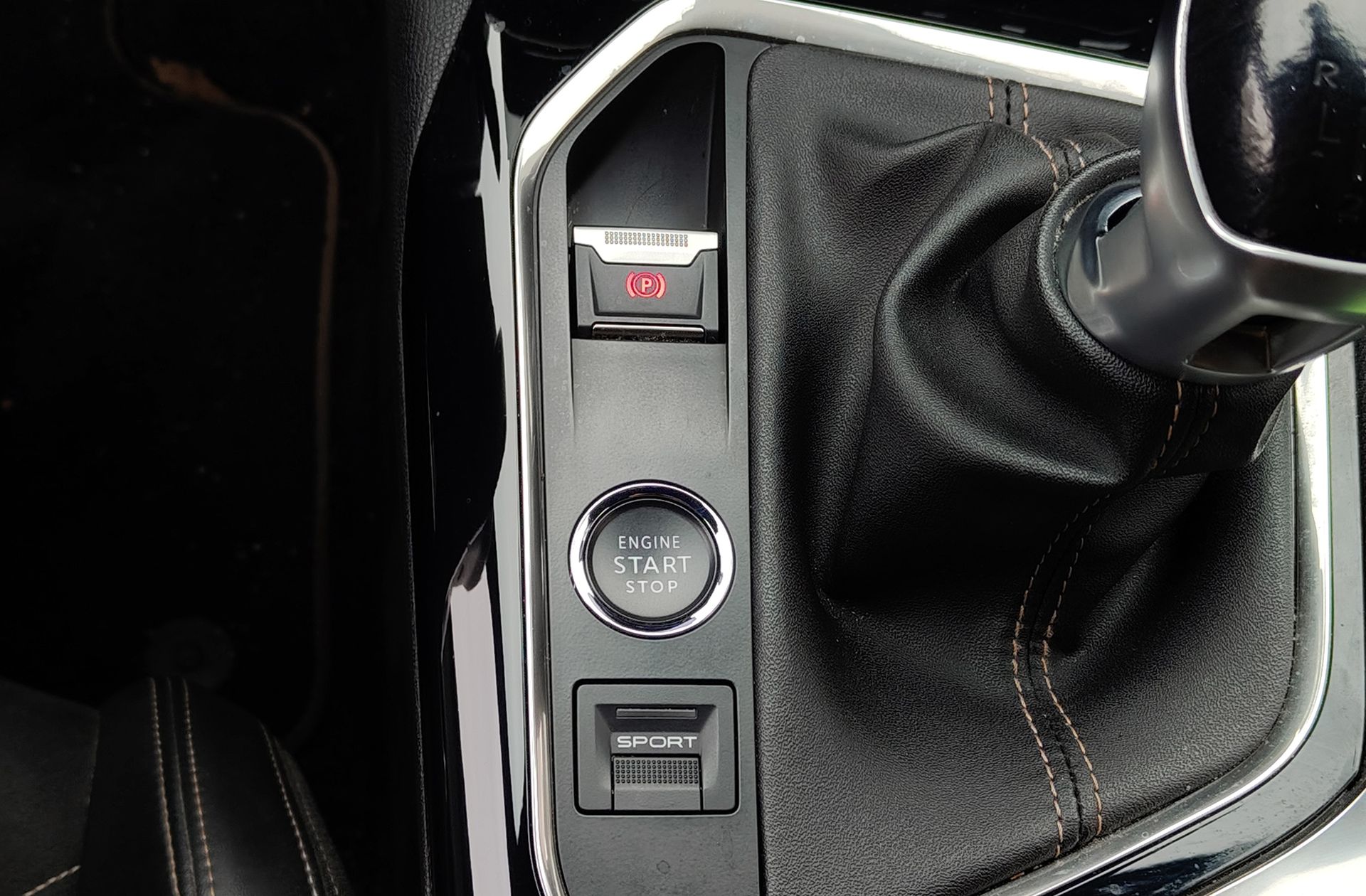 Peugeot 3008 PureTech 130 GT - foto 31
