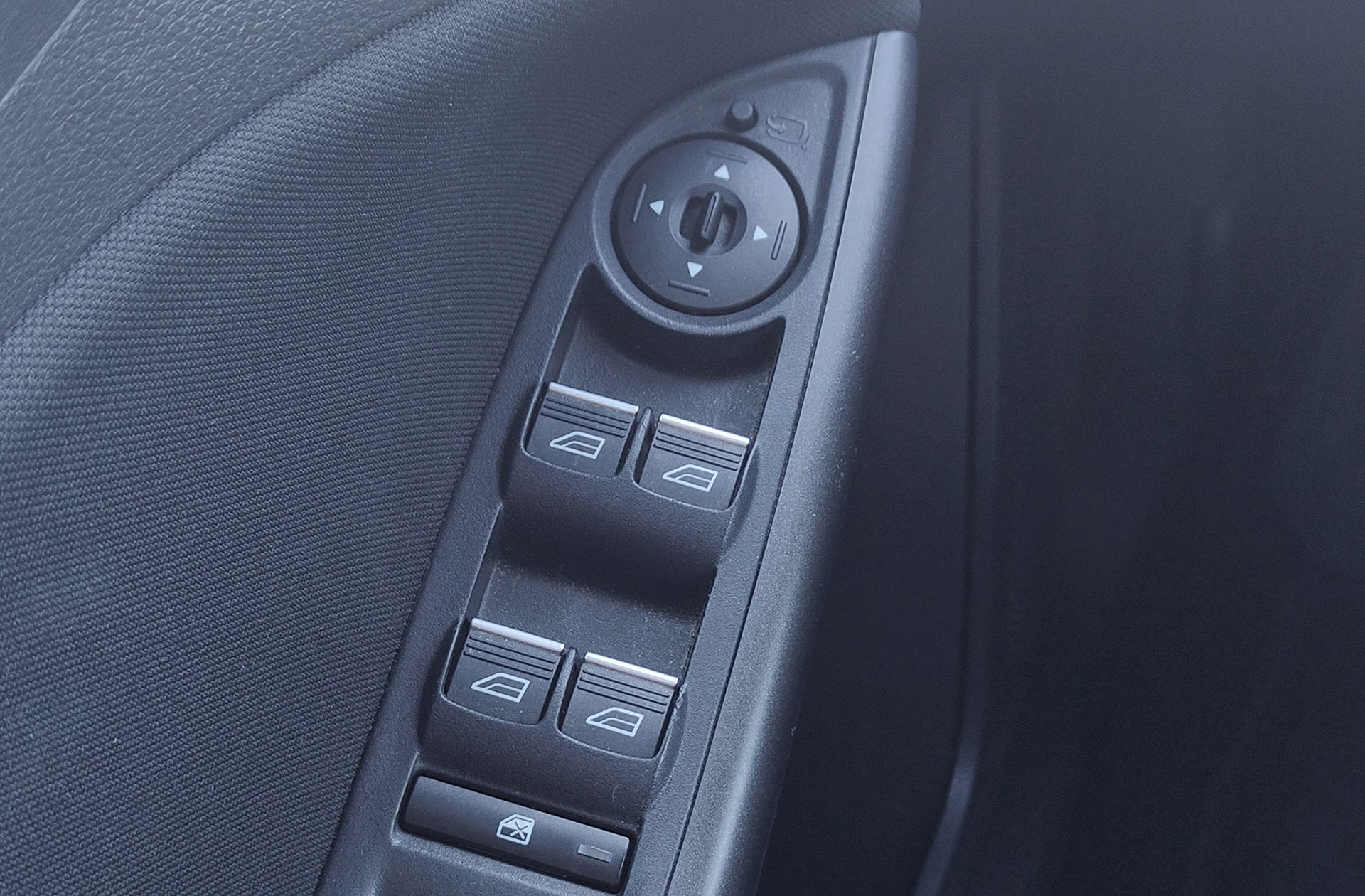 Ford Focus 1.0 EcoBoost Business - foto 32