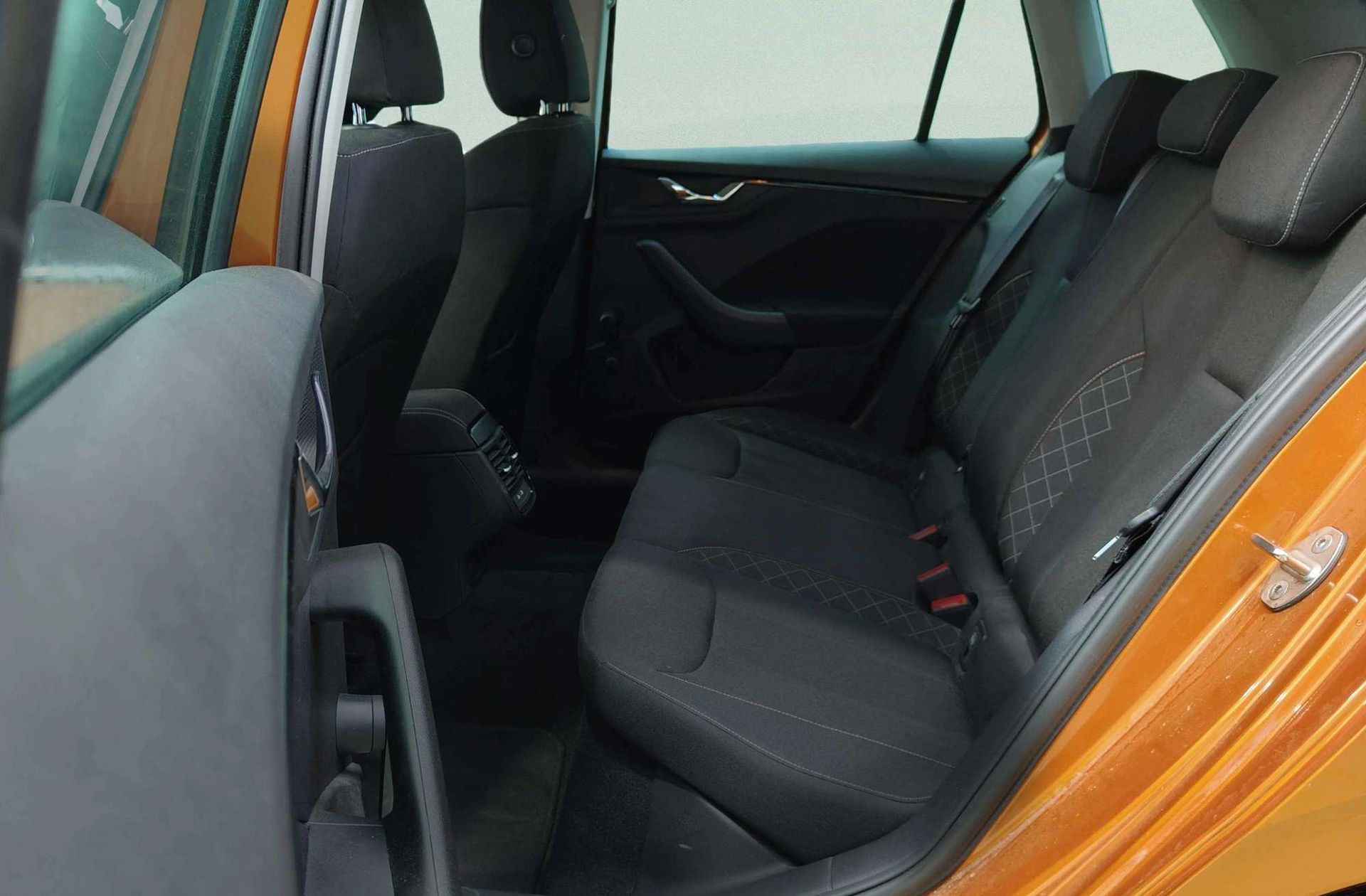 Škoda Kamiq 1.0 TSI Emotion - foto 12