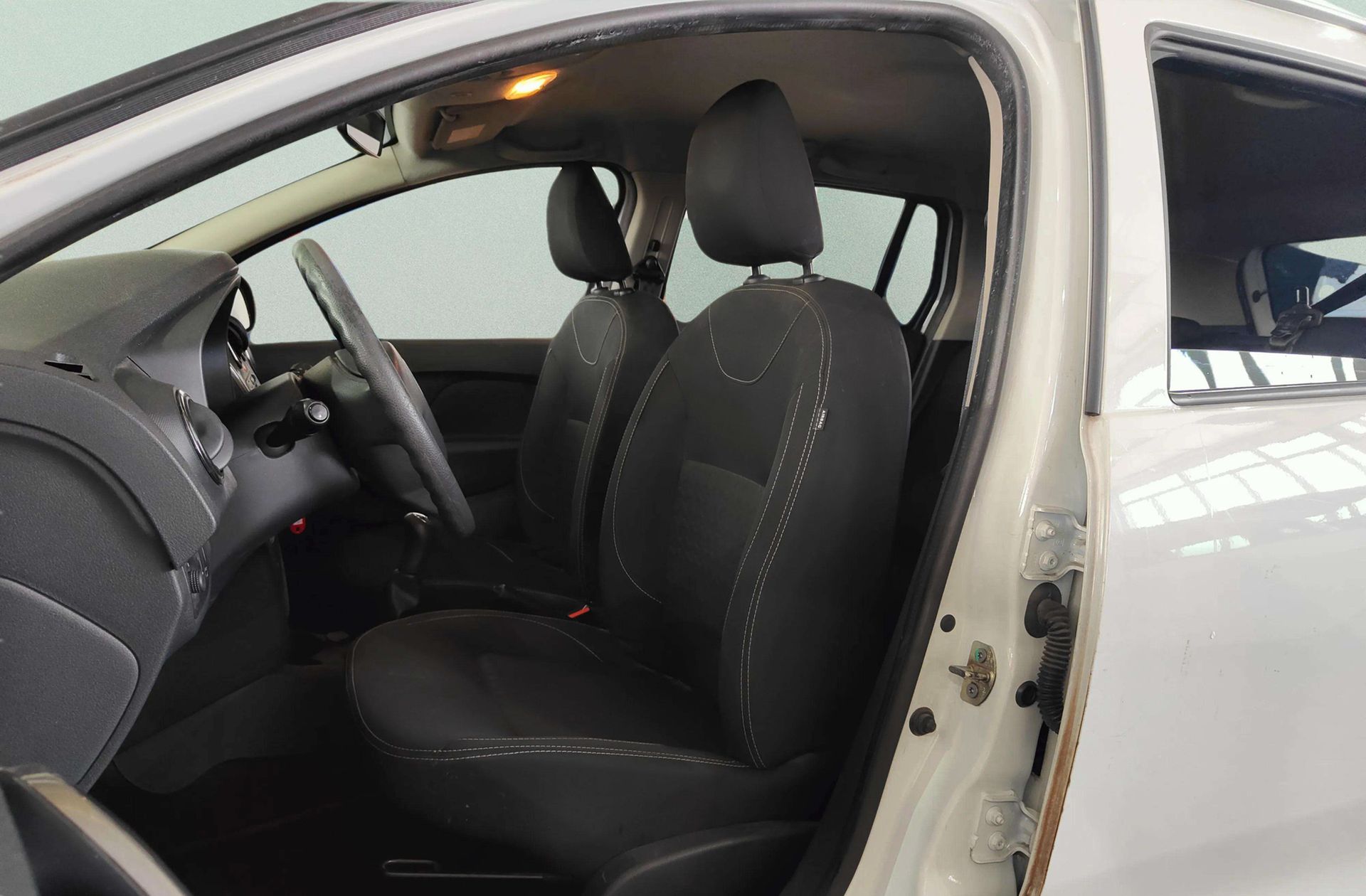 Dacia Logan MCV Laureate TCe - foto 11
