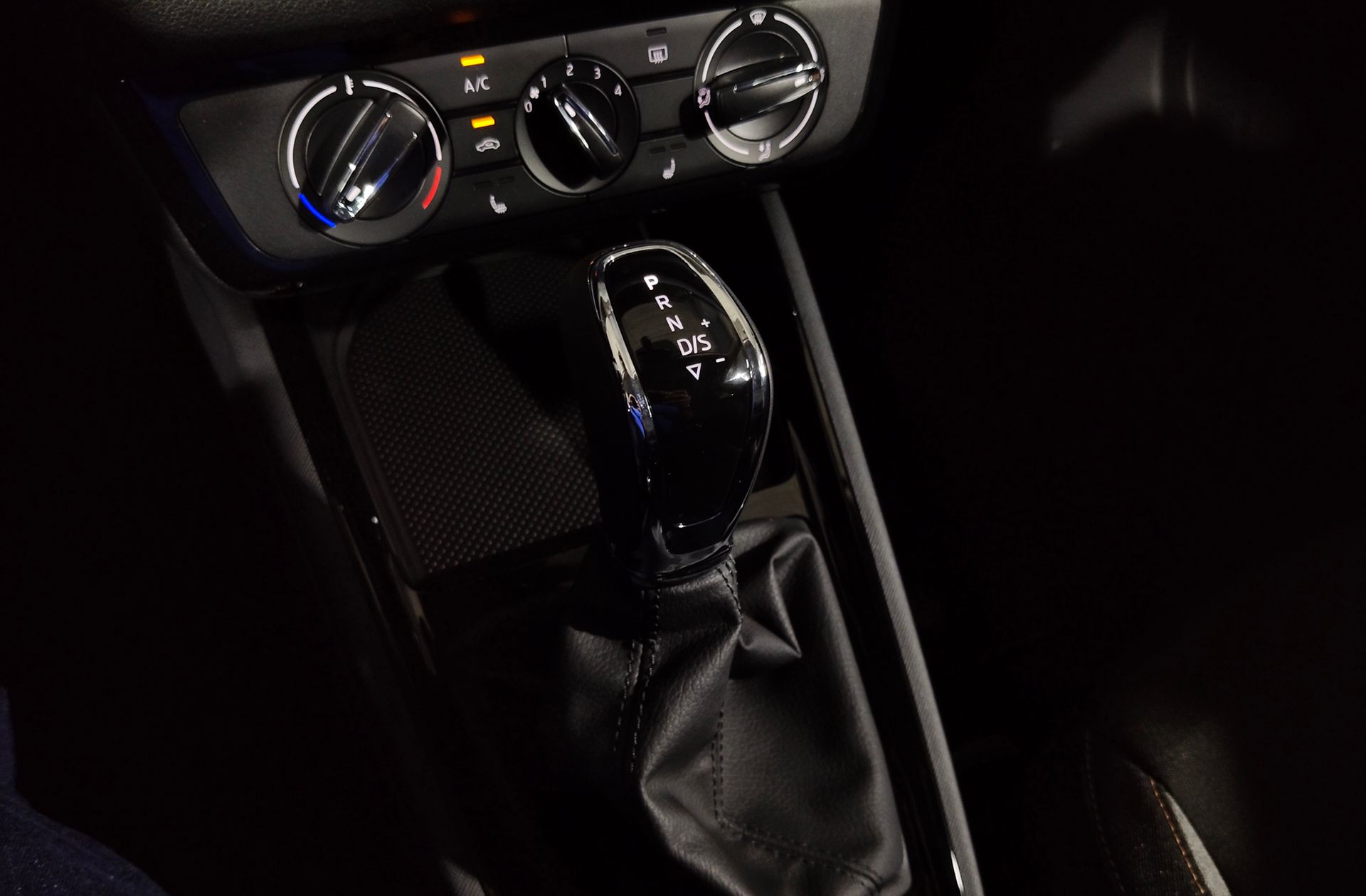 Škoda Kamiq 1.0 TSI Selection DSG - foto 5