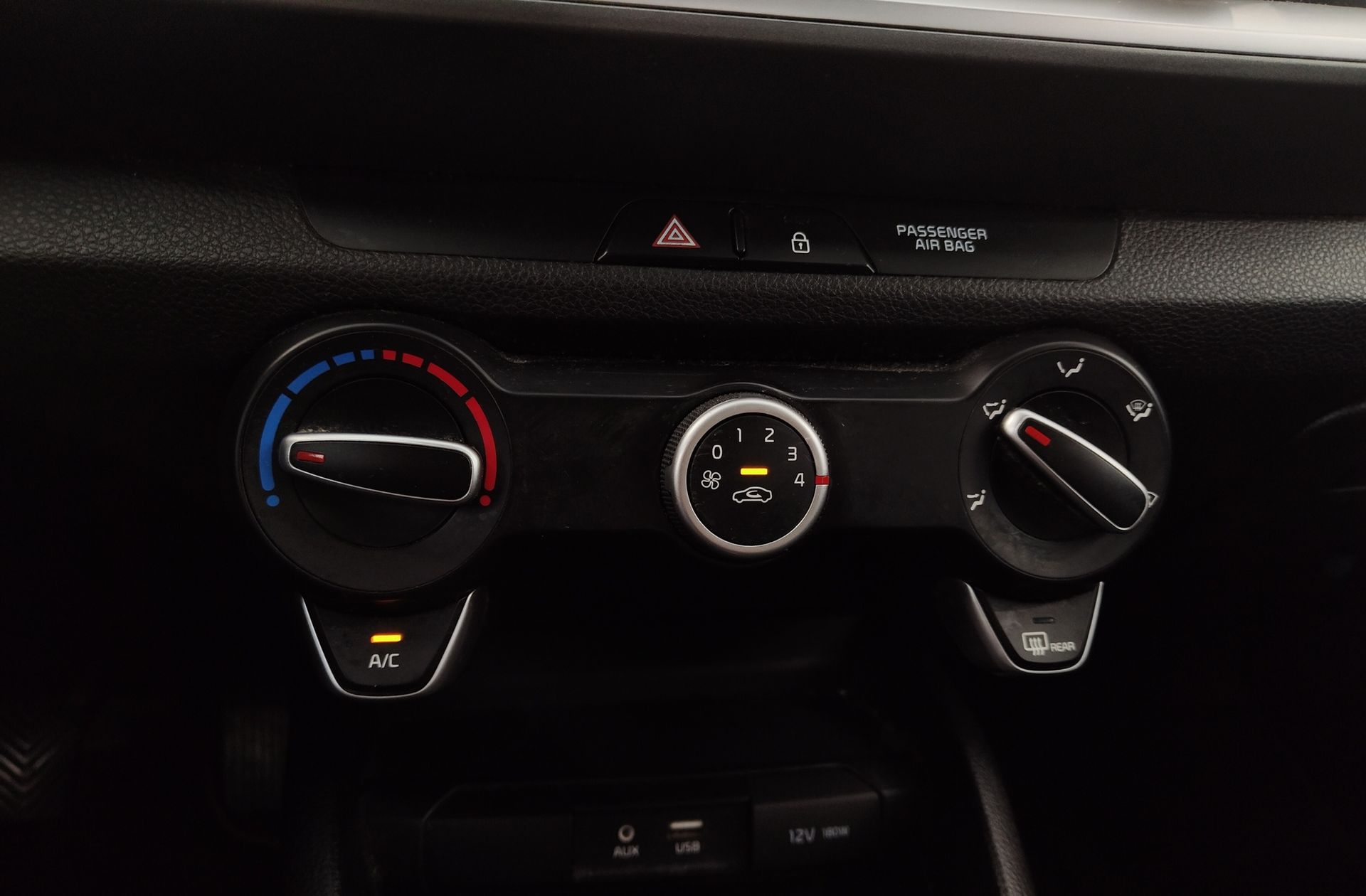 Kia Stonic 1.0 T-GDi Concept - foto 27