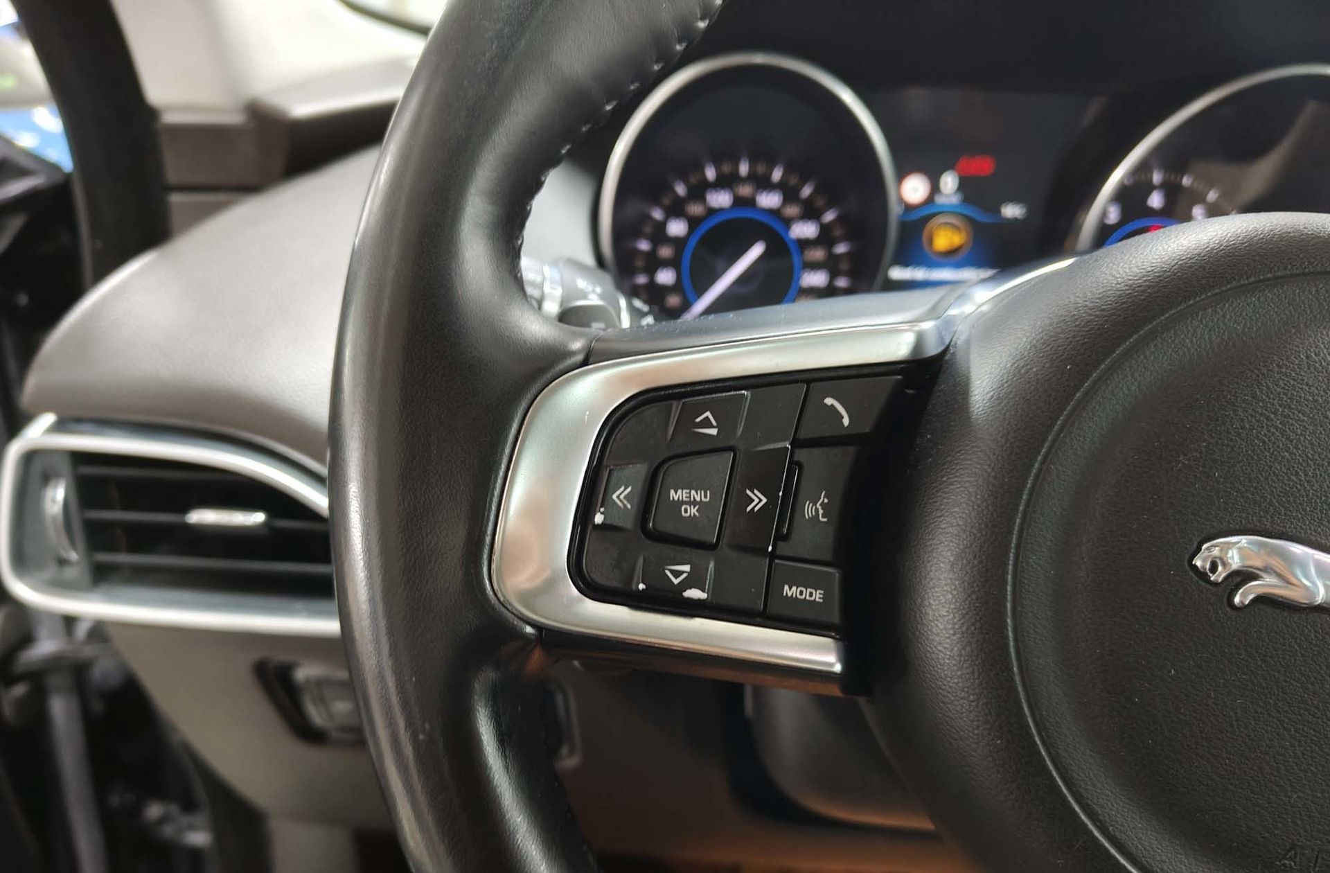 Jaguar F-Pace 2.0T i4 Prestige AWD - foto 28
