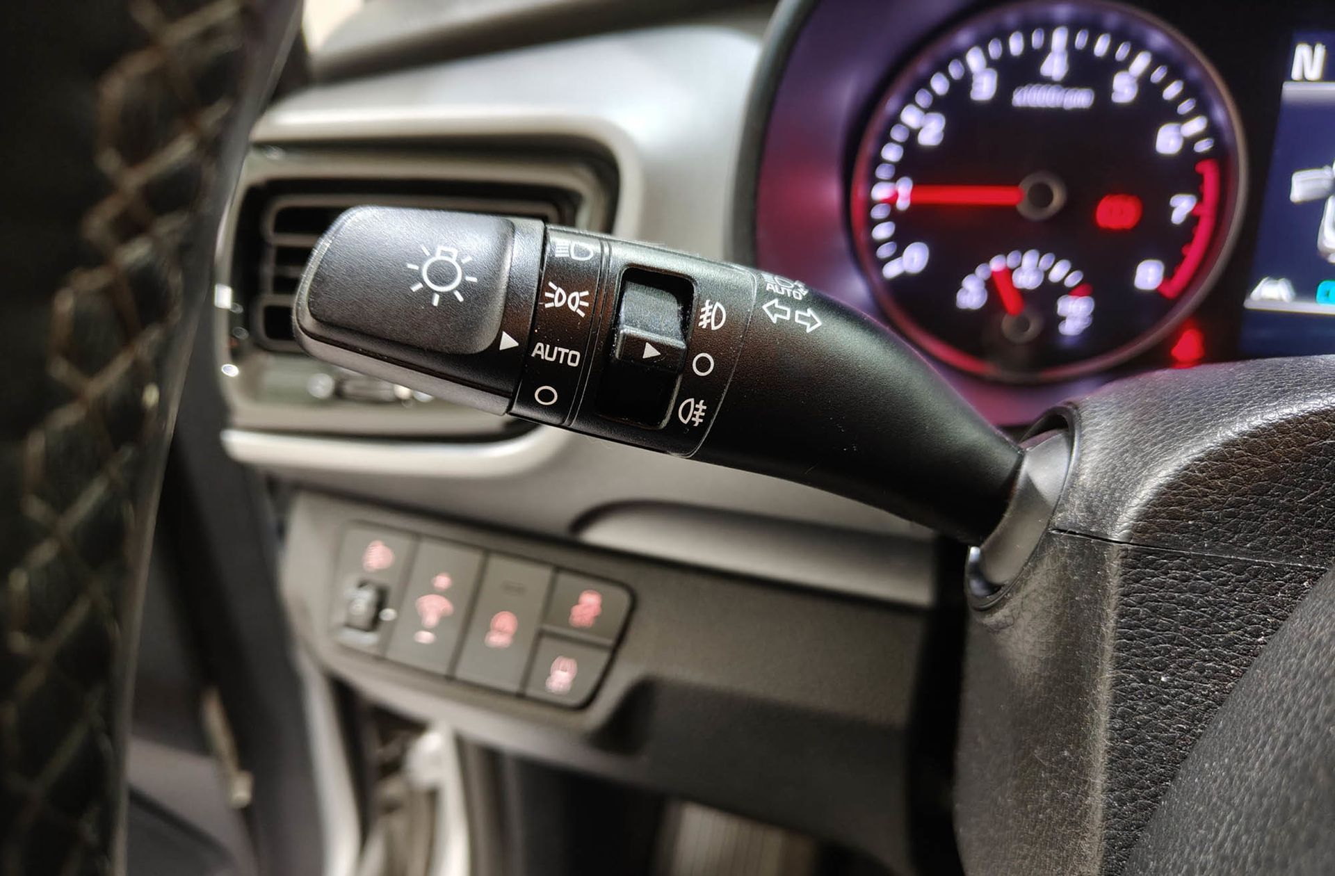Kia Stonic 1.0 T-GDi MHEV Drive iMT - foto 25
