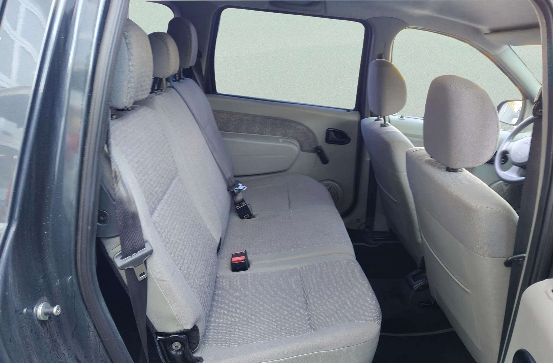 Dacia Logan 1.6 Break Laureate - foto 14