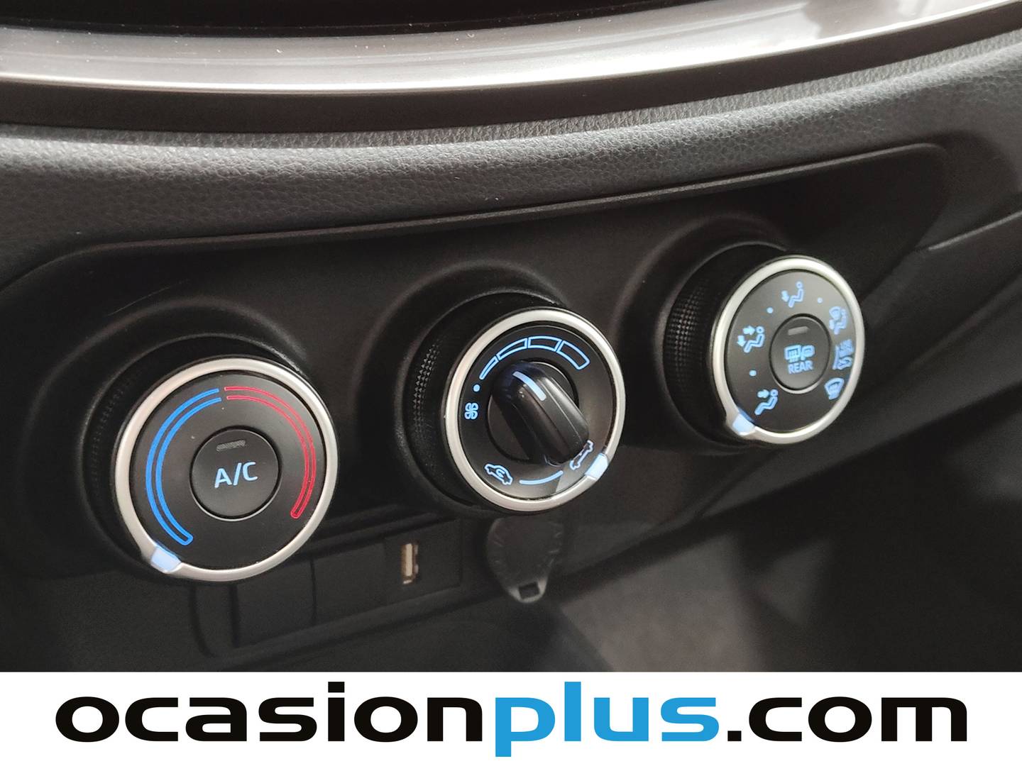 Equipamiento del Toyota Aygo X Cross Toyota Aygo X Cross 1.0 VVT-I Play (72 CV)