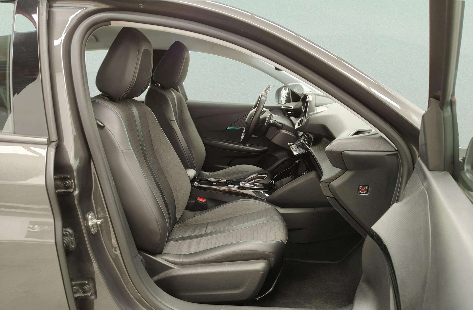 Peugeot 208 PureTech 100 Allure EAT8 - foto 19