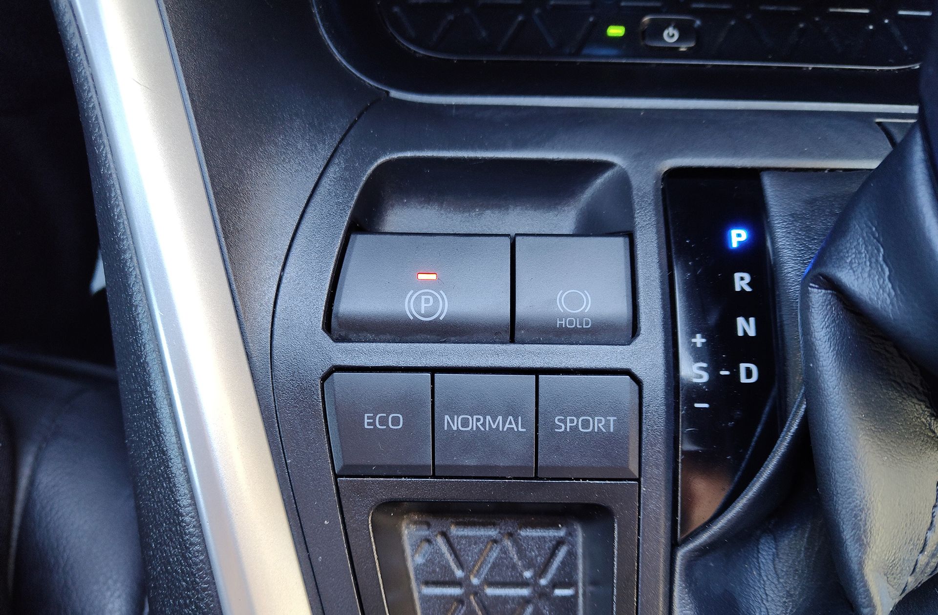 Toyota RAV4 2.5l hybrid Luxury - foto 39
