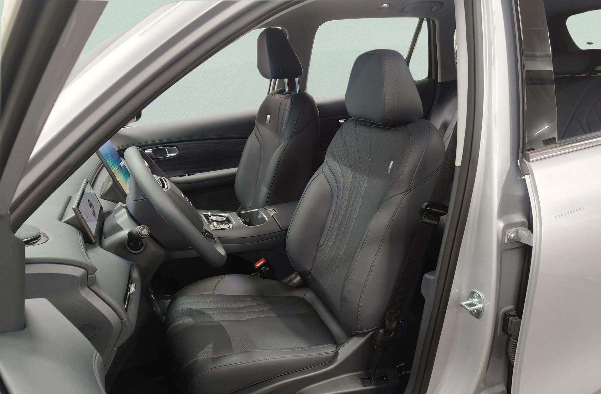 Geely Starray EM-i 1.5 PHEV Pro - foto 12