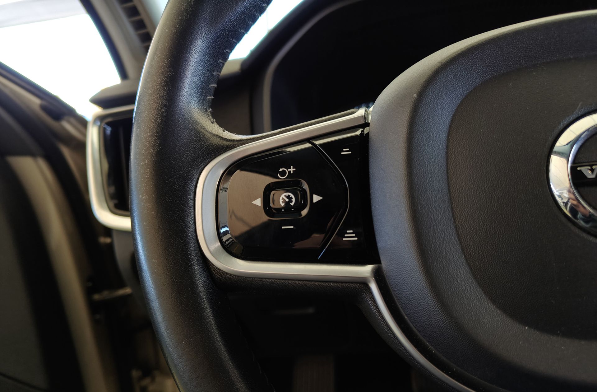Volvo V90 D5 AWD - foto 33