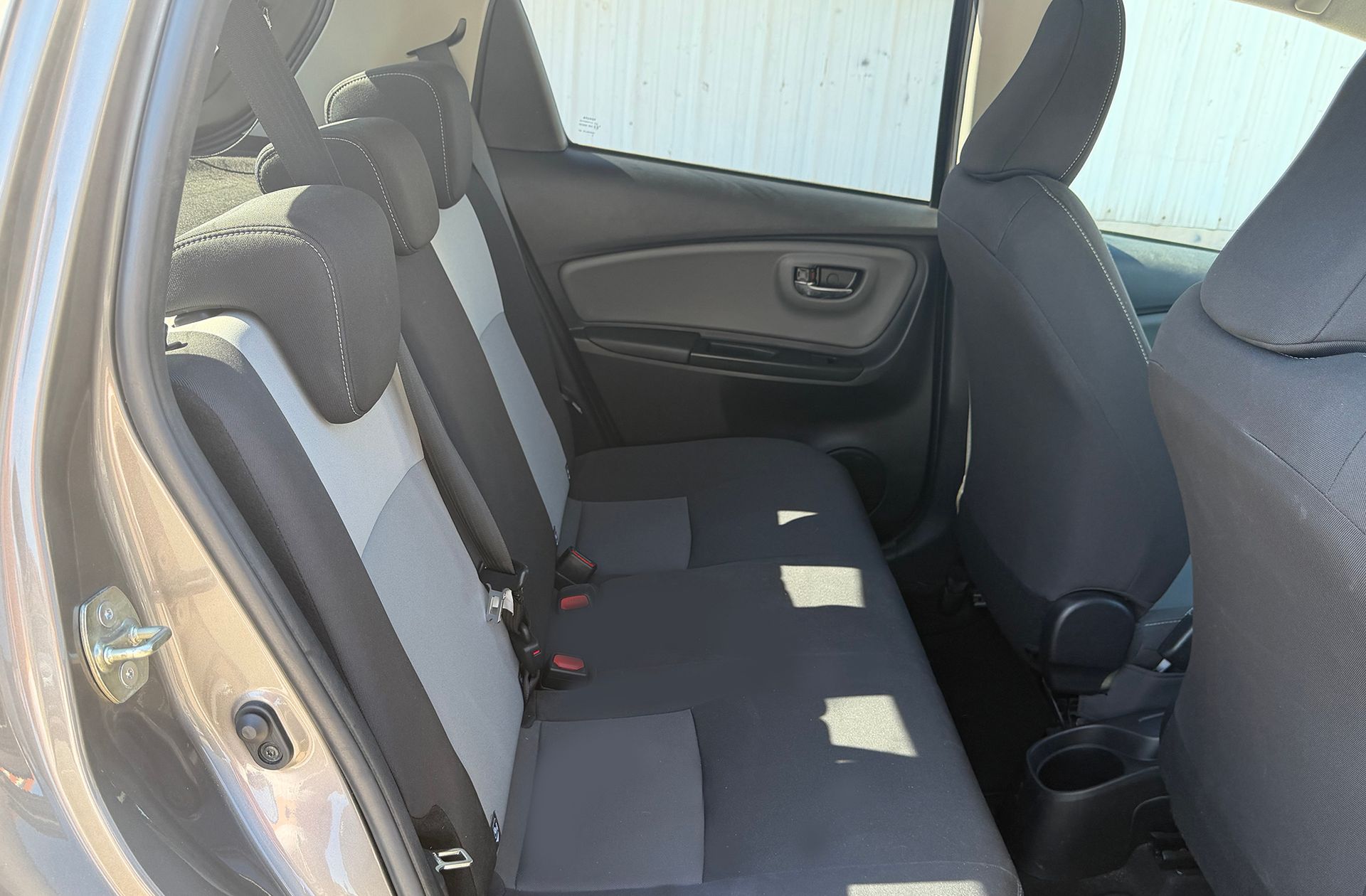 Toyota Yaris 1.5 100H Advance - foto 12