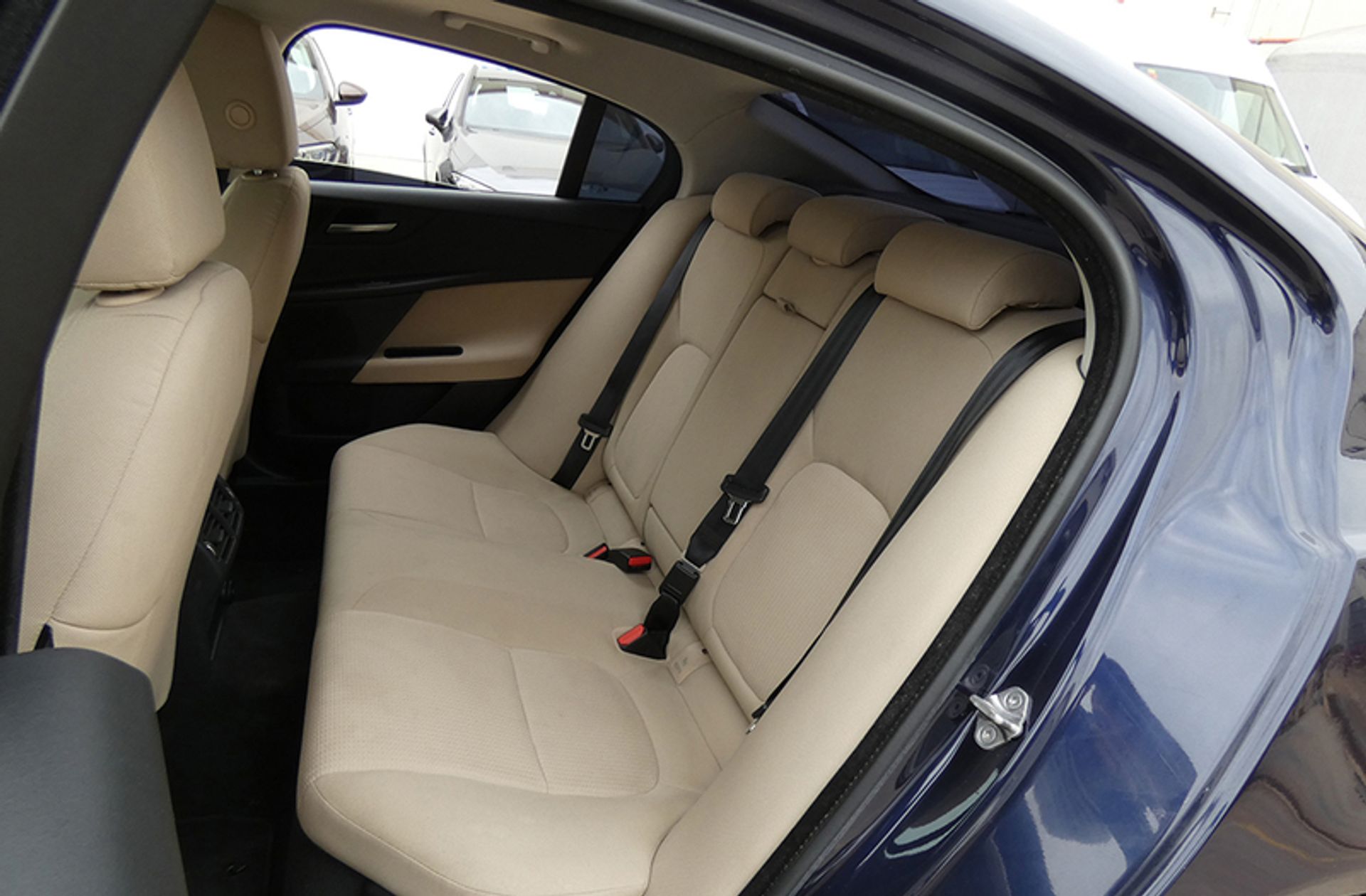 Jaguar XE 2.0 Diesel Pure RWD - foto 12