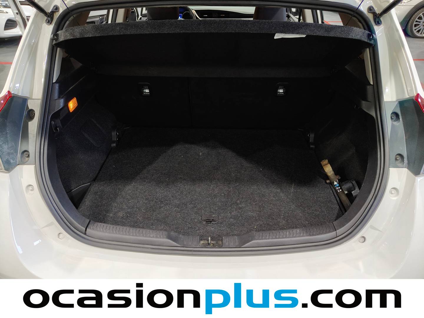 Foto Toyota Auris Toyota Auris 1.4 90 D Active (90 CV) siete plazas