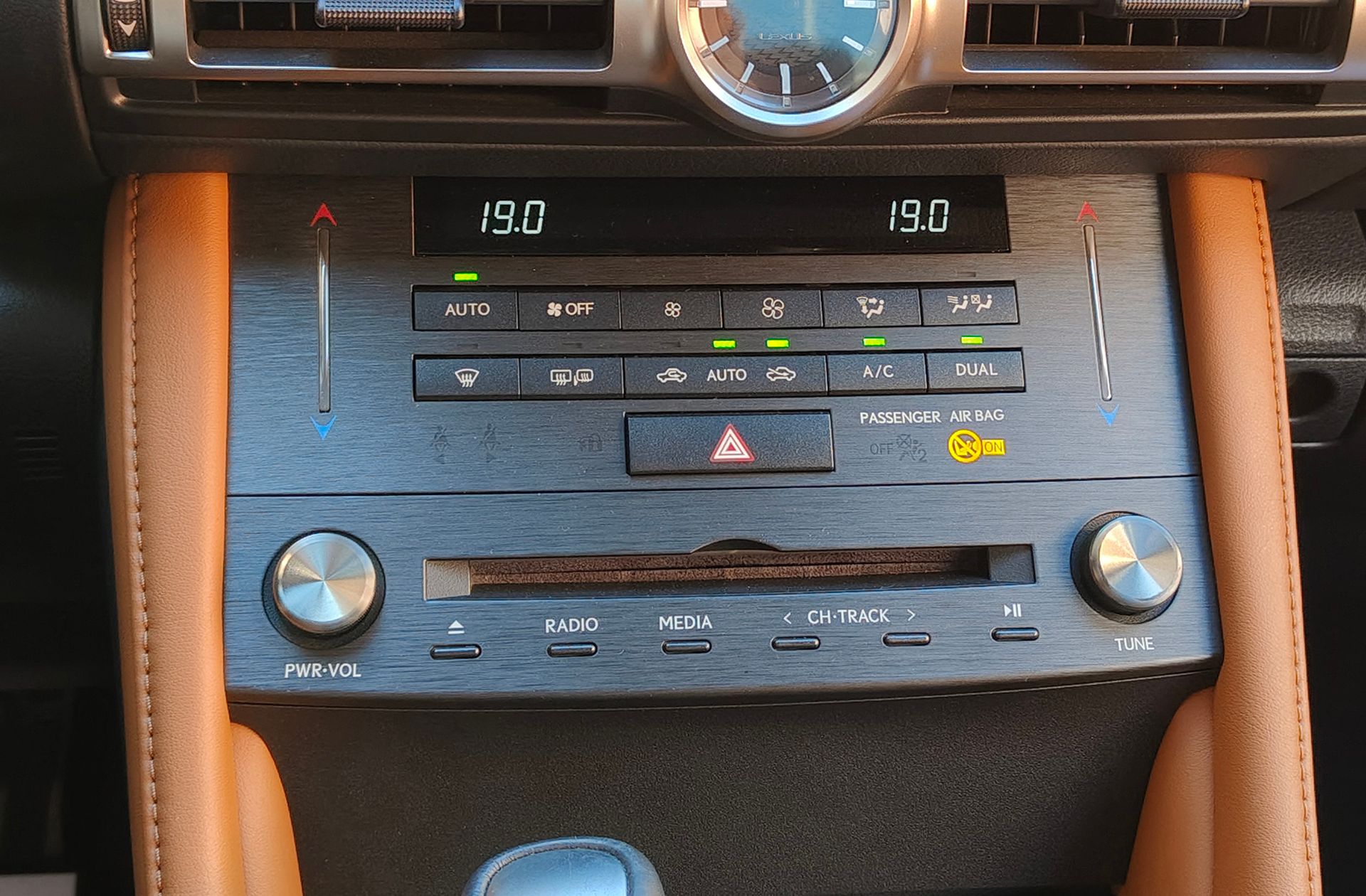 Lexus RC 300h Business Navigation - foto 34